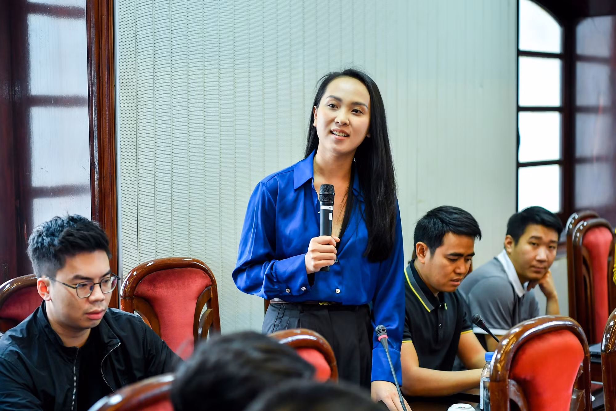 Đại diện các cơ quan báo chí đặt câu hỏi tại sự kiện.