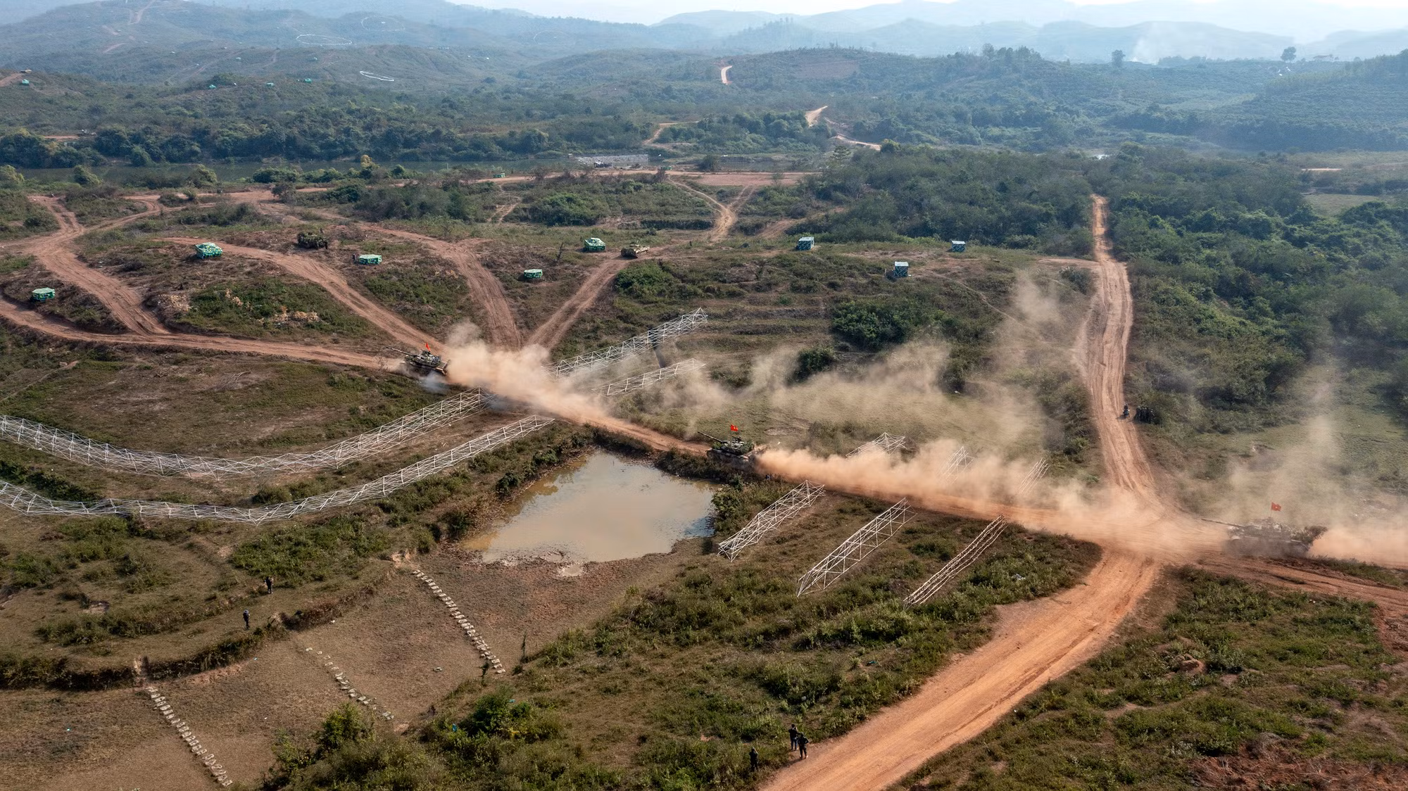 [Ảnh] Một ngày trên thao trường của lữ đoàn xe tăng ảnh 1