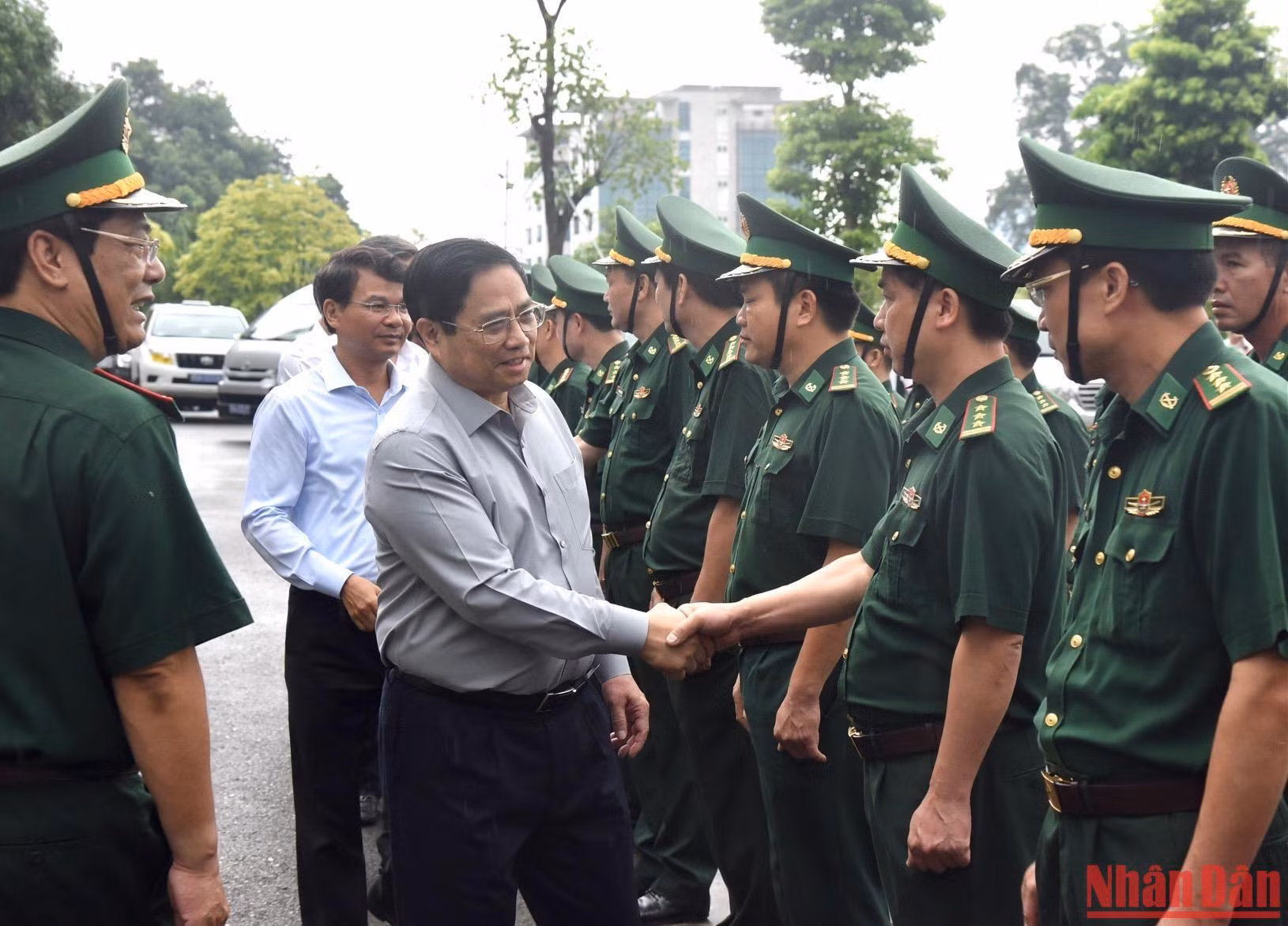 Thủ tướng Phạm Minh Chính động viên cán bộ, chiến sĩ Bộ đội Biên phòng tỉnh Lào Cai. Thủ tướng Phạm Minh Chính động viên cán bộ, chiến sĩ Bộ đội Biên phòng tỉnh Lào Cai.