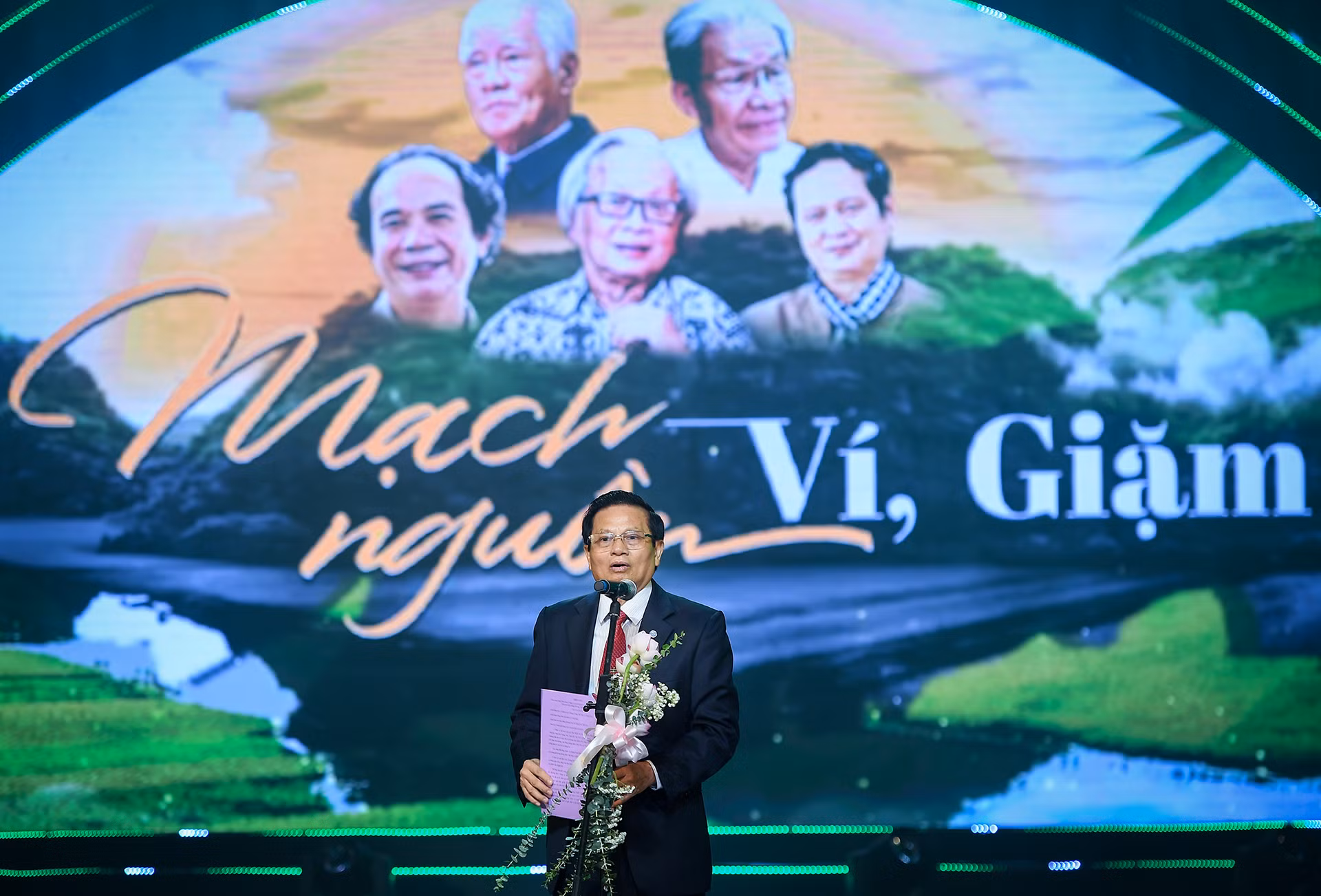 [Ảnh] Đêm nhạc "Mạch nguồn ví, giặm" ảnh 1