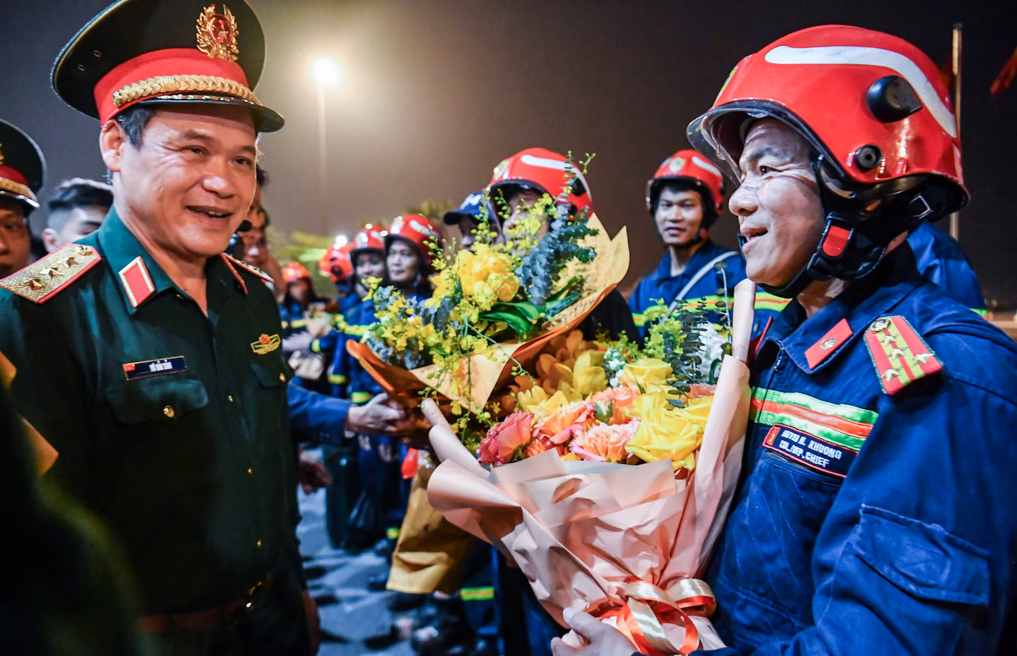 [Ảnh] Hoàn thành nhiệm vụ tại Myanmar, hai đoàn cứu hộ, cứu nạn Việt Nam về nước an toàn