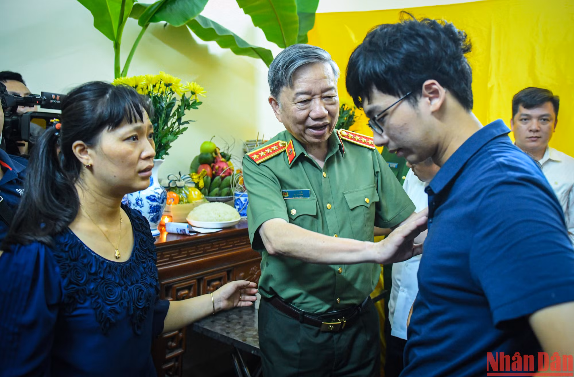 Đại tướng Tô Lâm, Bộ trưởng Công an động viên con trai cả Thượng tá Đặng Anh Quân.