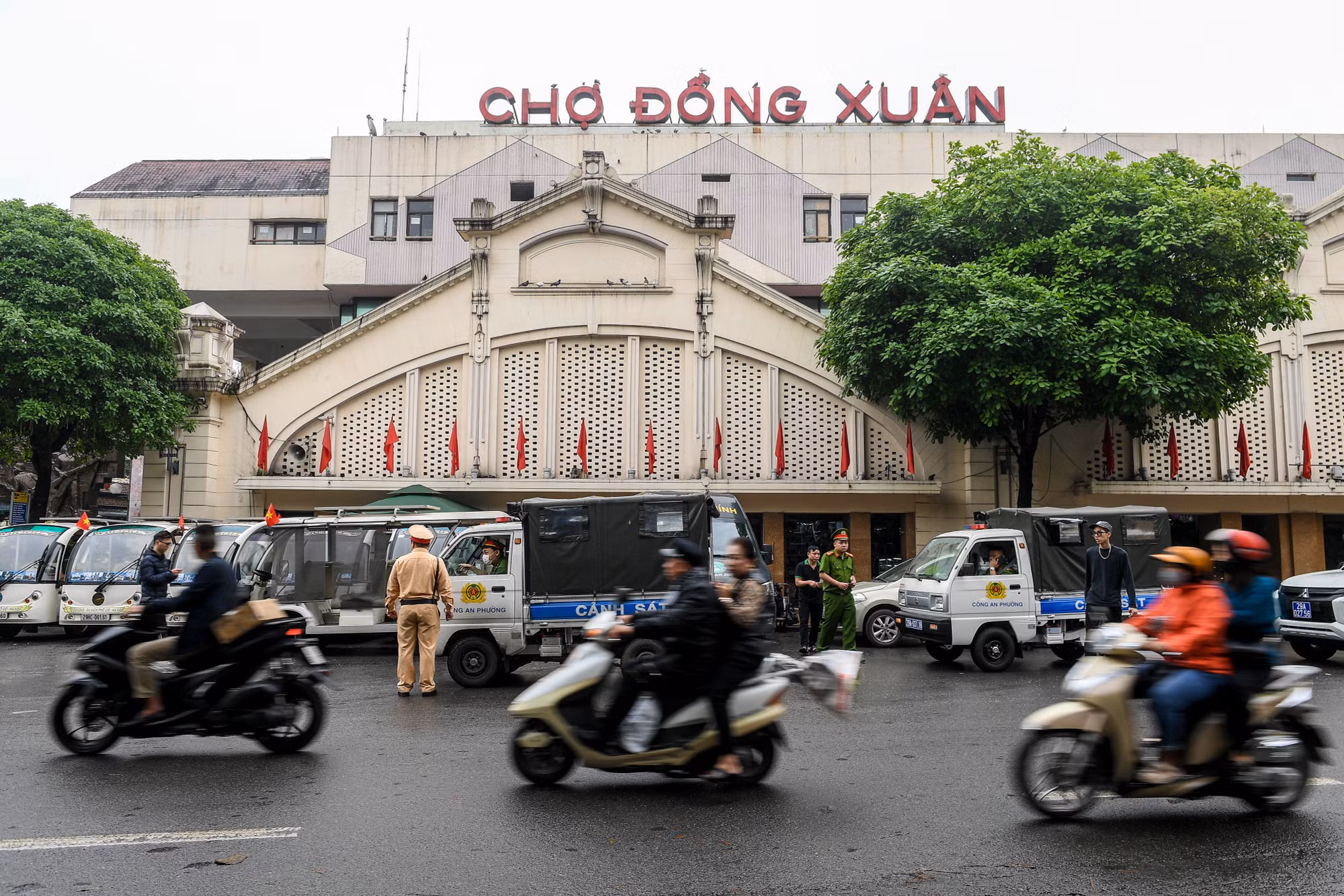 Sau hơn 1 tháng thành phố Hà Nội yêu cầu các đơn vị đồng loạt ra quân xóa bỏ các điểm lấn chiếm vỉa hè để làm nơi kinh doanh, buôn bán, trông giữ phương tiện, nhiều tuyến phố Thủ đô đã có sự thay đổi đáng kể.