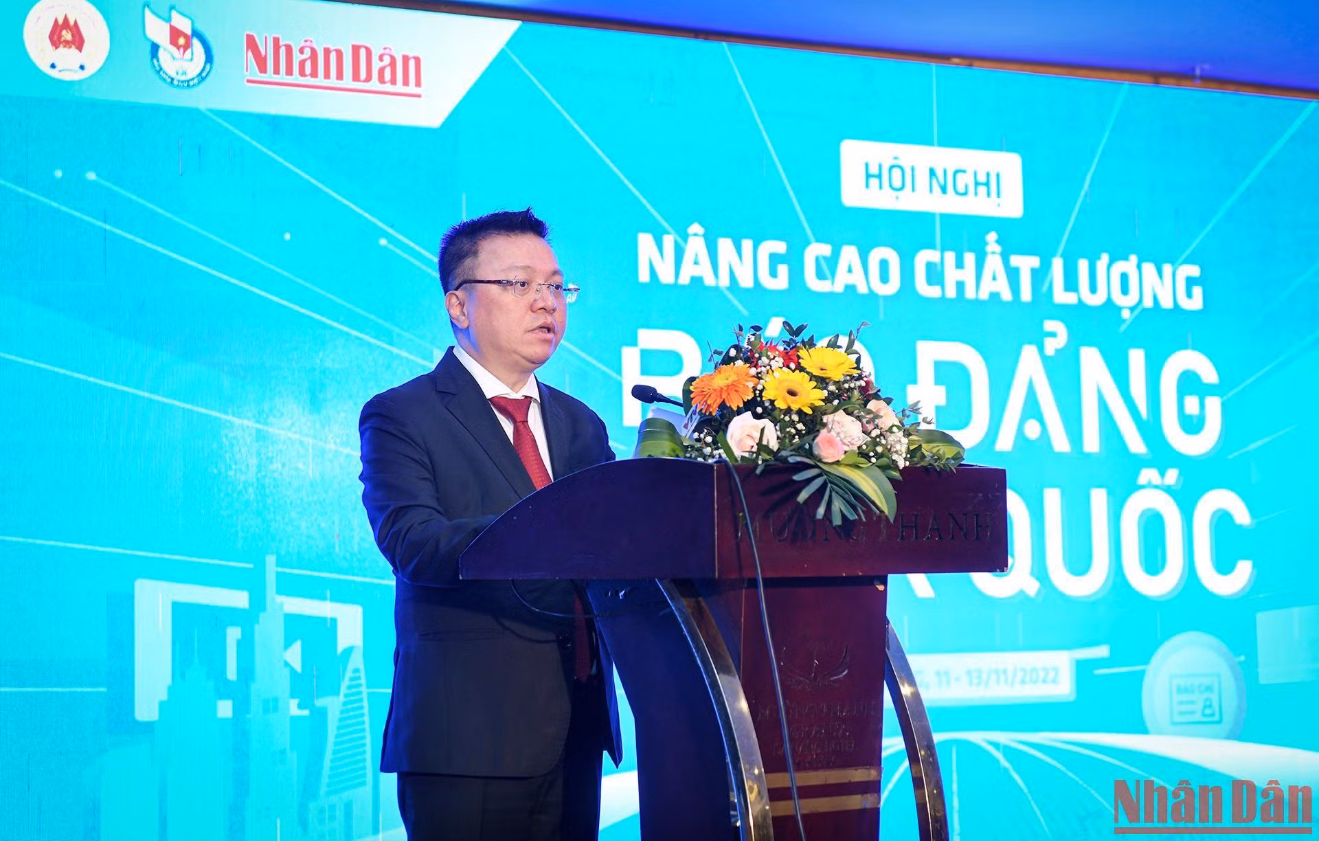 Chiều 12/11, sau một ngày làm việc tích cực, Hội nghị Nâng cao chất lượng báo Đảng toàn quốc đã thành công tốt đẹp. Đồng chí Lê Quốc Minh, Ủy viên Trung ương Đảng, Tổng Biên tập Báo Nhân Dân, Phó Trưởng Ban Tuyên giáo Trung ương, Chủ tịch Hội Nhà báo Việt Nam phát biểu tổng kết hội nghị.