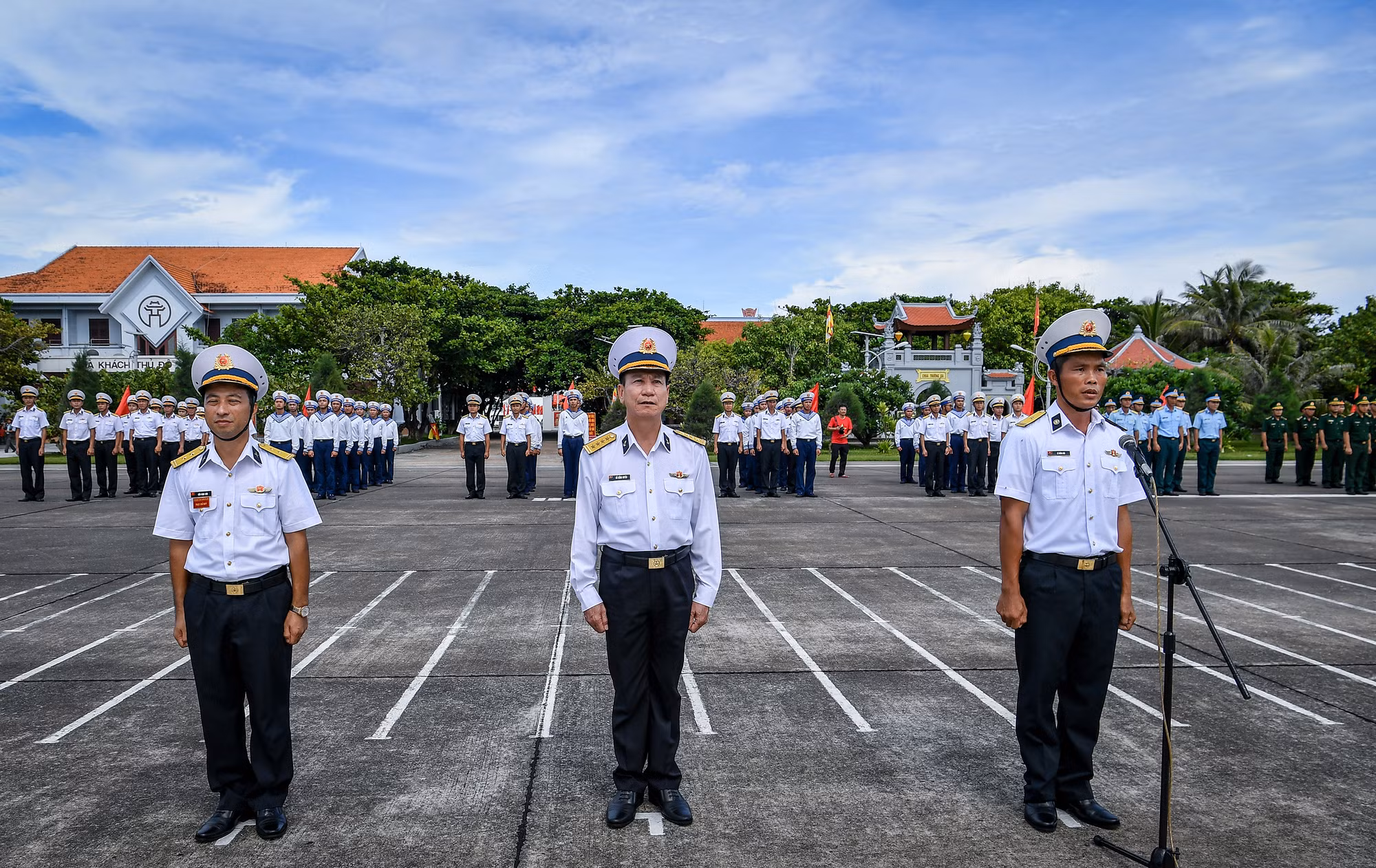 [Ảnh] Xúc động, tự hào buổi lễ chào cờ và duyệt đội ngũ trên đảo Trường Sa ảnh 3