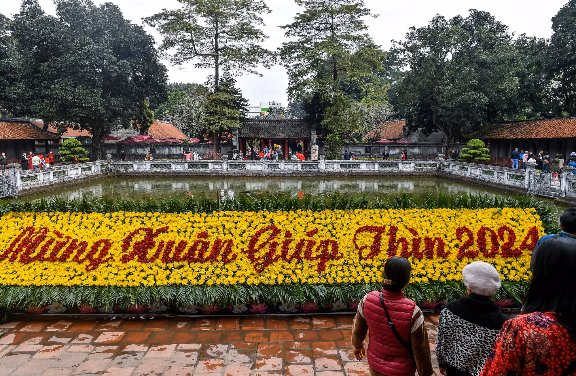 [Ảnh] Người Hà Nội rộn ràng du xuân ảnh 13