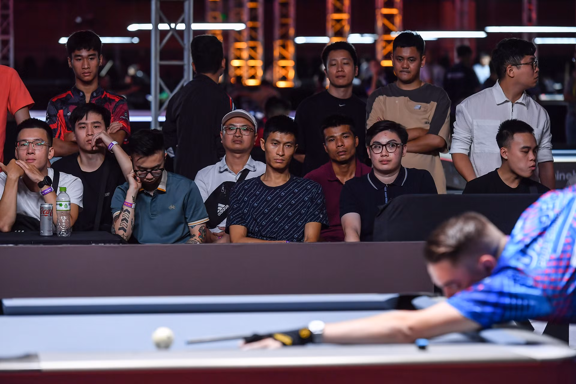 Đông đảo khán giả yêu thích billiards được xem trực tiếp các màn so tài đẳng cấp thế giới tại Việt Nam.