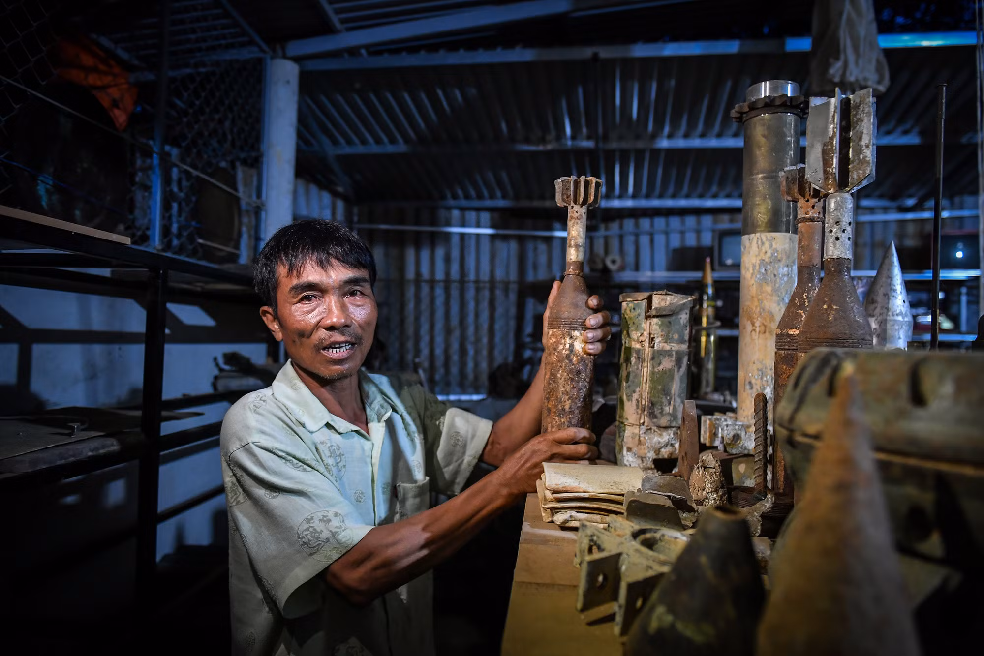 Với hơn 1.000 hiện vật các loại được sưu tập trong gần 10 năm, trong đó chủ yếu là vỏ bom mìn, "bảo tàng mini" hoàn toàn không thu phí người xem.