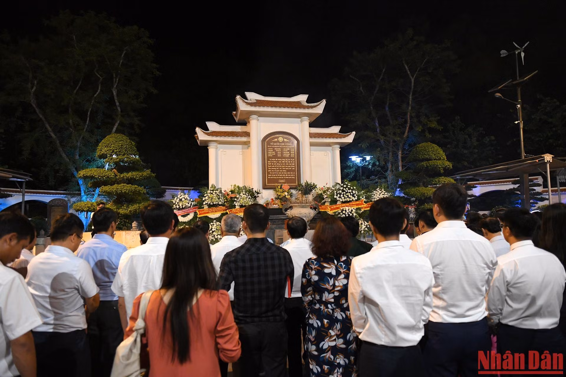 Lãnh đạo Đảng, Nhà nước dâng hương tri ân các Anh hùng, liệt sĩ tại Ngã ba Đồng Lộc ảnh 7 Lãnh đạo Đảng, Nhà nước dâng hương tri ân các Anh hùng, liệt sĩ tại Ngã ba Đồng Lộc ảnh 7