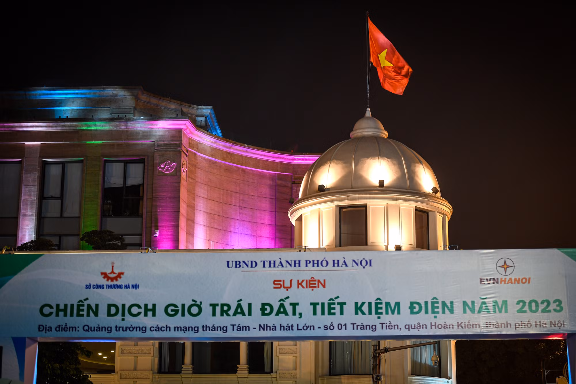 [Ảnh] Người dân Hà Nội tắt đèn, bật tương lai "xanh" cho Trái đất ảnh 6