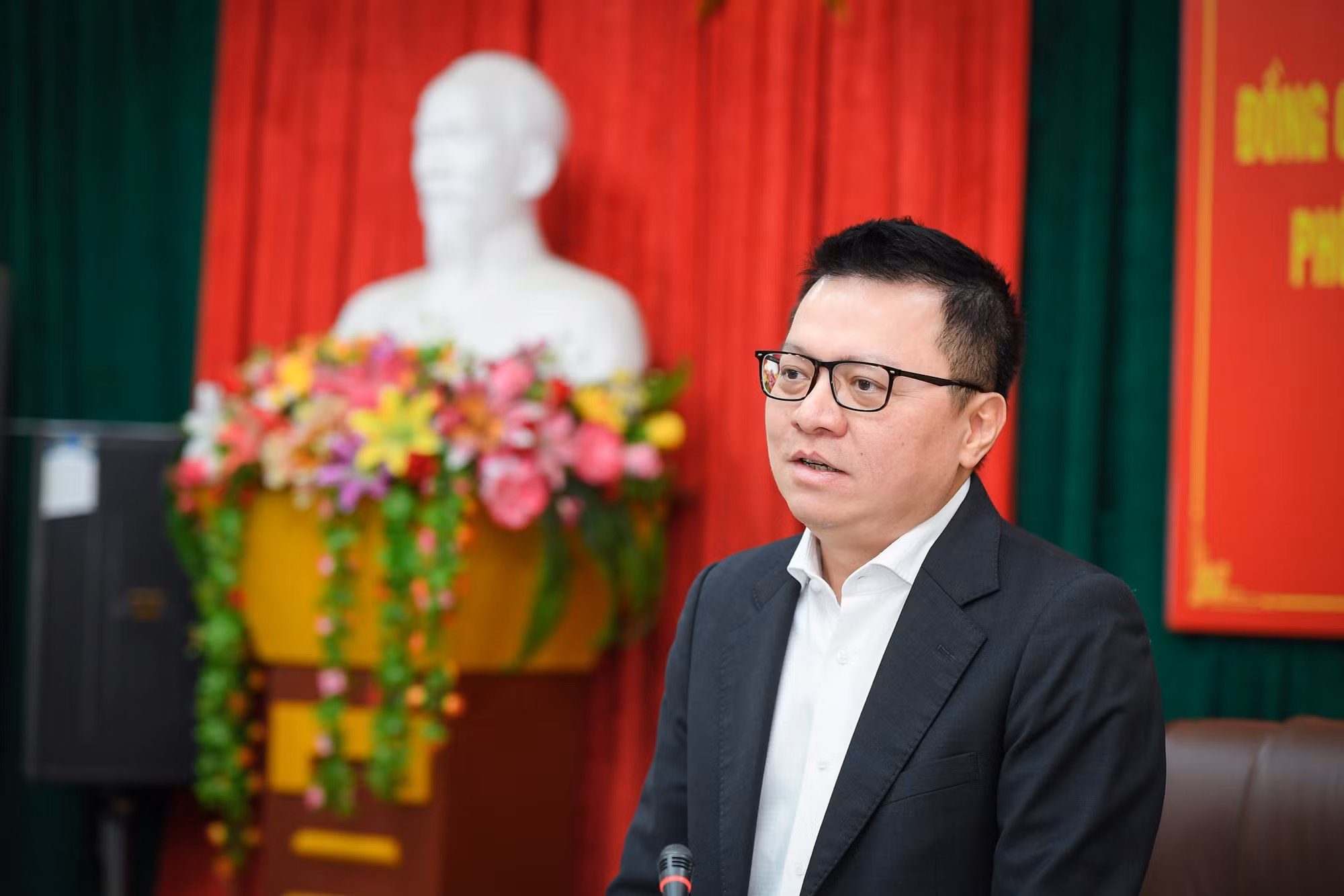 Đồng chí Lê Quốc Minh cũng đề nghị Hội Nhà báo tỉnh và các cơ quan báo chí nâng cao tính chuyên nghiệp trong làm báo, đổi mới, sáng tạo cách thức đưa tin, nghiên cứu xu hướng phát triển báo chí hiện đại, tăng cường tập hợp đoàn kết nội bộ trong cơ quan báo chí, nâng cao đạo đức nghề nghiệp, phát huy tinh thần sáng tạo trong thực hiện tác phẩm, thể hiện tác phẩm hay hơn và áp dụng công nghệ hiện đại vào làm báo.