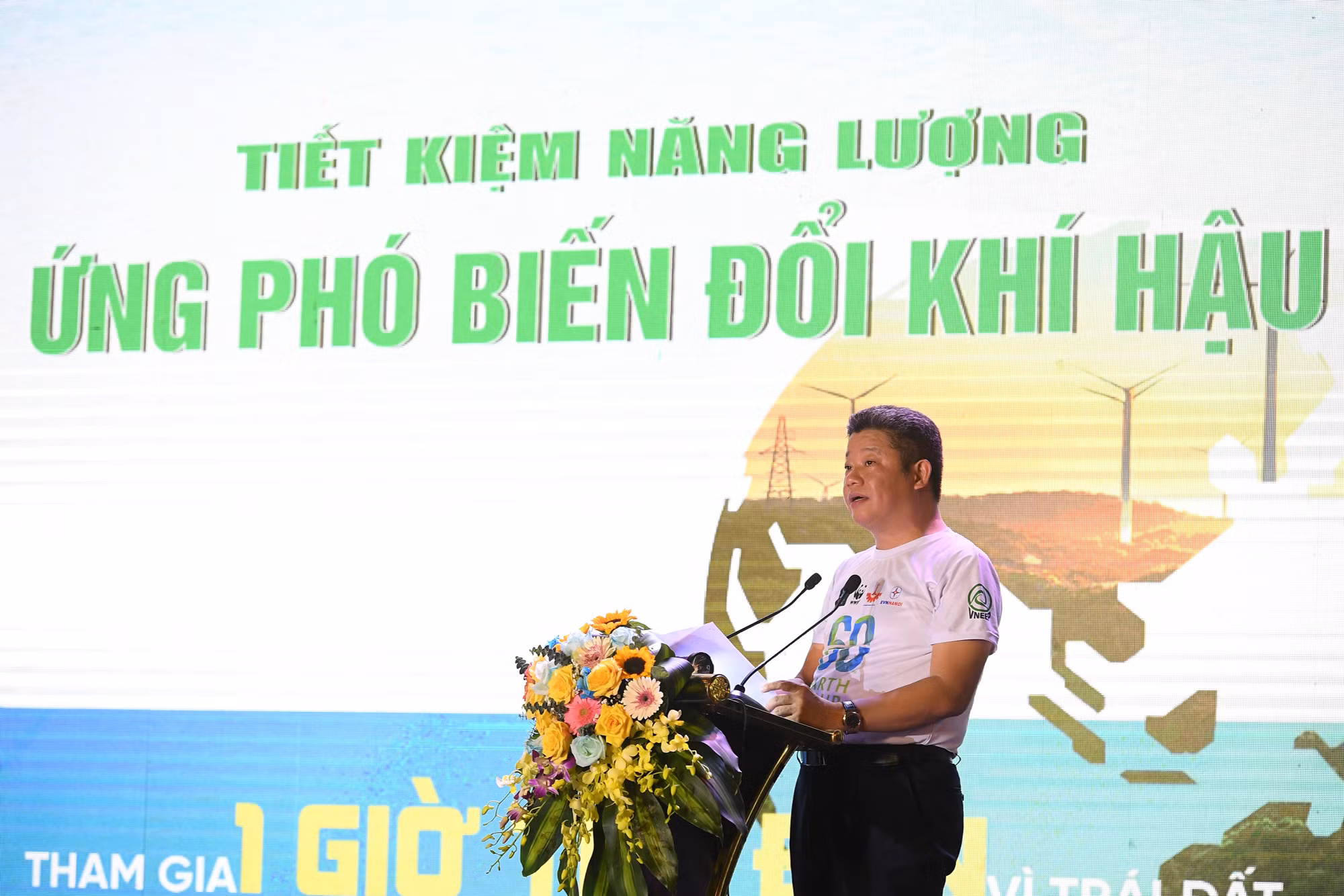 [Ảnh] Người dân Hà Nội tắt đèn, bật tương lai "xanh" cho Trái đất ảnh 4