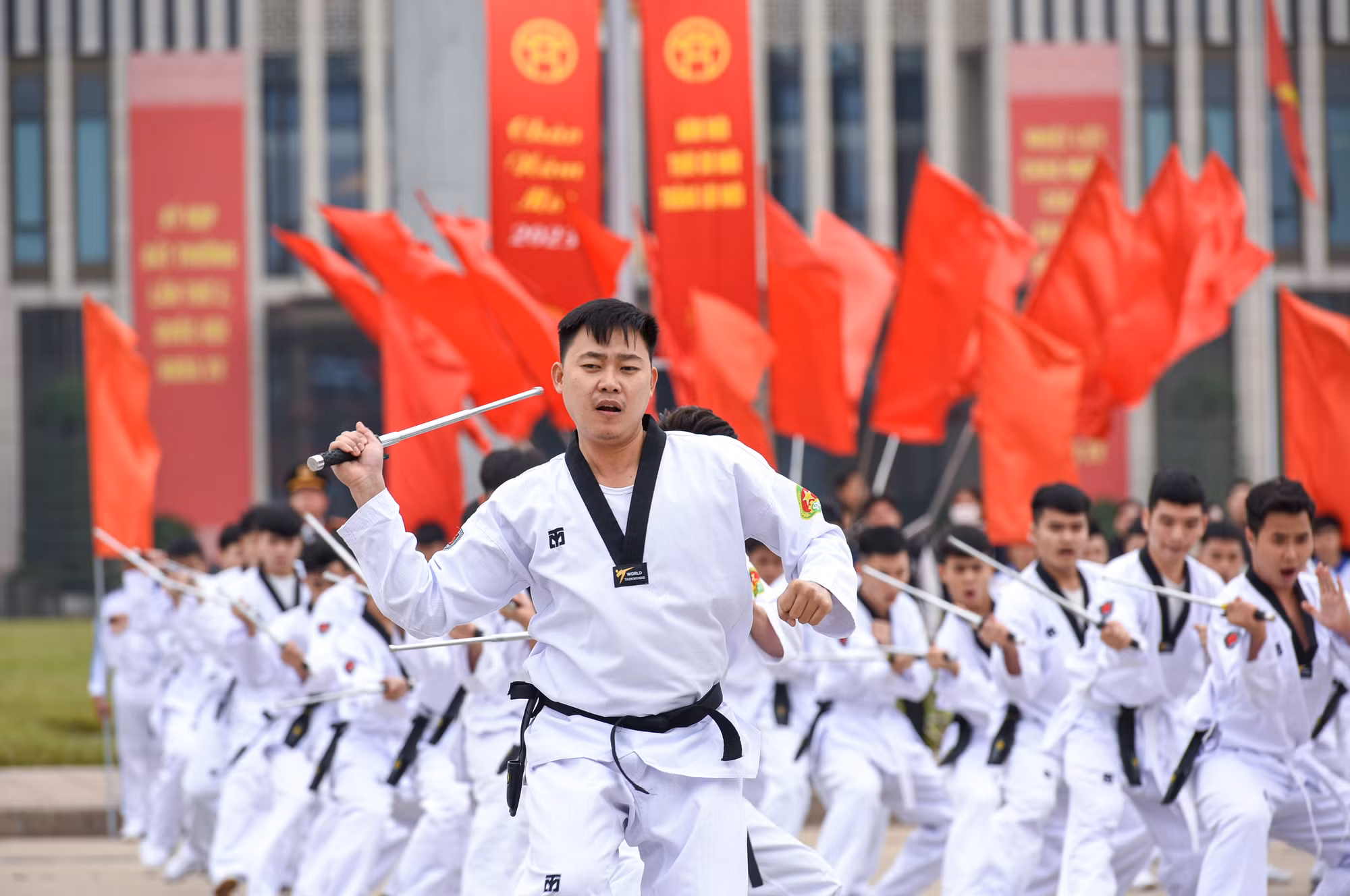 Đồng diễn võ thuật tại lễ khai mạc Hội thao. Đồng diễn võ thuật tại lễ khai mạc Hội thao.