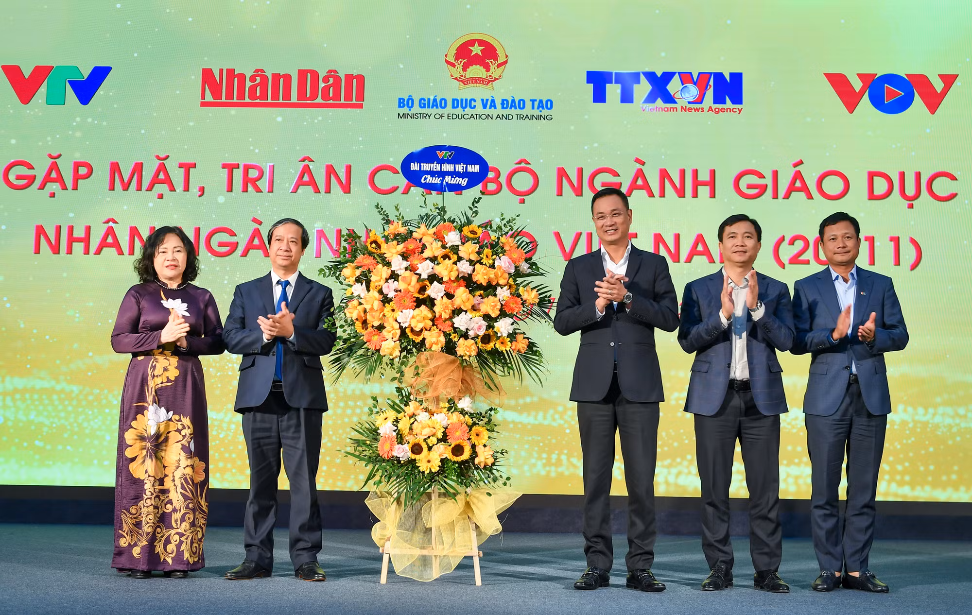 [Ảnh] Chương trình gặp mặt, tri ân nhân kỷ niệm ngày Nhà giáo Việt Nam 20/11 ảnh 7