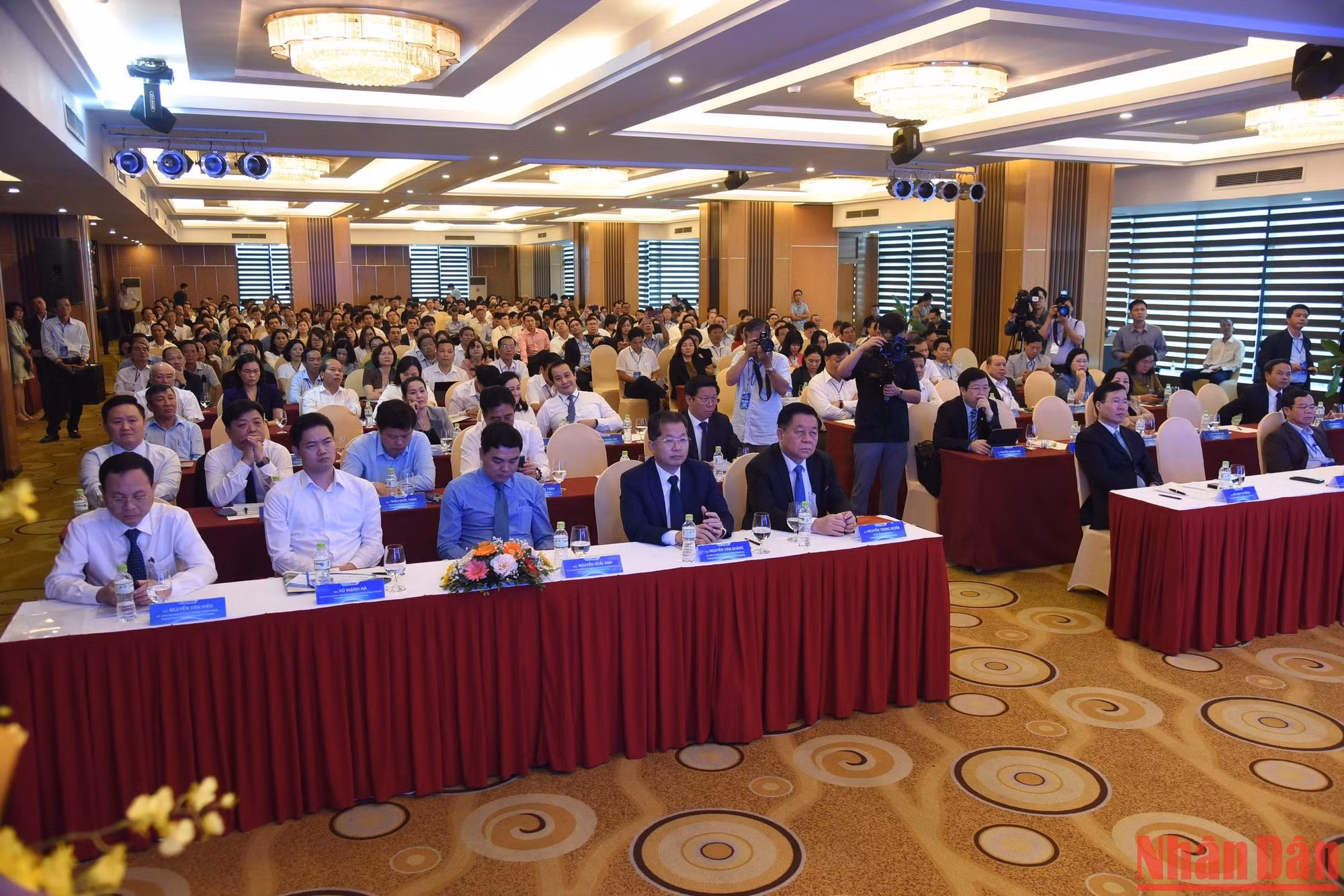 Hội nghị "Nâng cao chất lượng báo Đảng toàn quốc" thu hút đông đảo sự quan tâm của các báo Đảng và các cơ quan báo chí khác. Hội nghị "Nâng cao chất lượng báo Đảng toàn quốc" thu hút đông đảo sự quan tâm của các báo Đảng và các cơ quan báo chí khác.