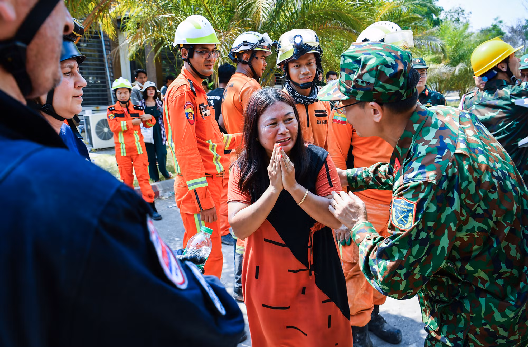 Người dân Myanmar xúc động cảm ơn lực lượng cứu hộ, cứu nạn Việt Nam