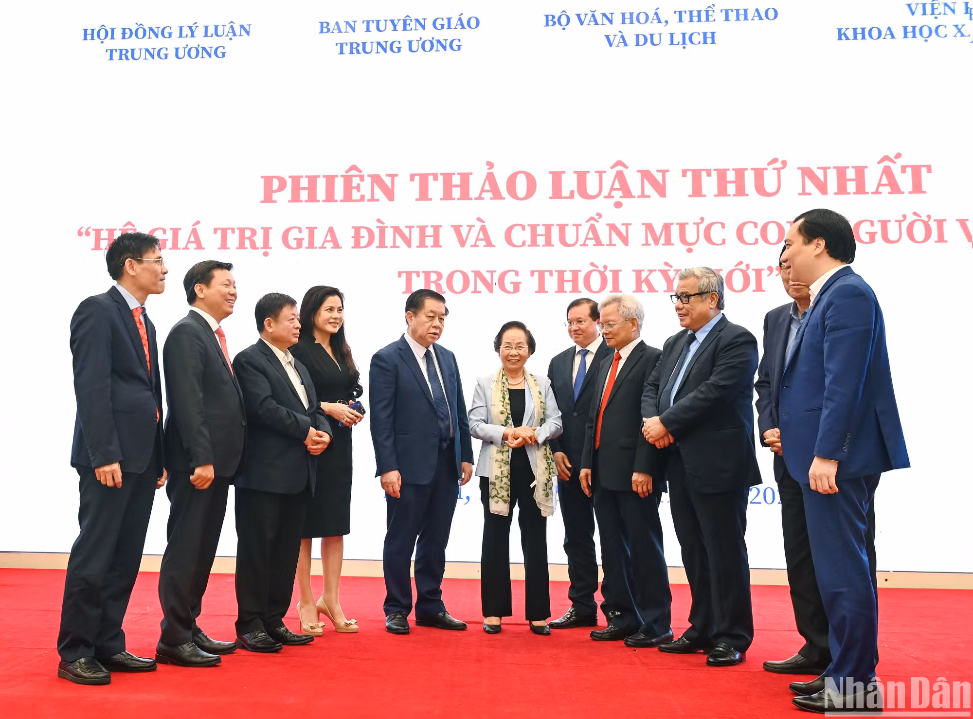 Trưởng Ban Tuyên giáo Trung ương Nguyễn Trọng Nghĩa cùng các đại biểu. (Ảnh: THÀNH ĐẠT) Trưởng Ban Tuyên giáo Trung ương Nguyễn Trọng Nghĩa cùng các đại biểu. (Ảnh: THÀNH ĐẠT)