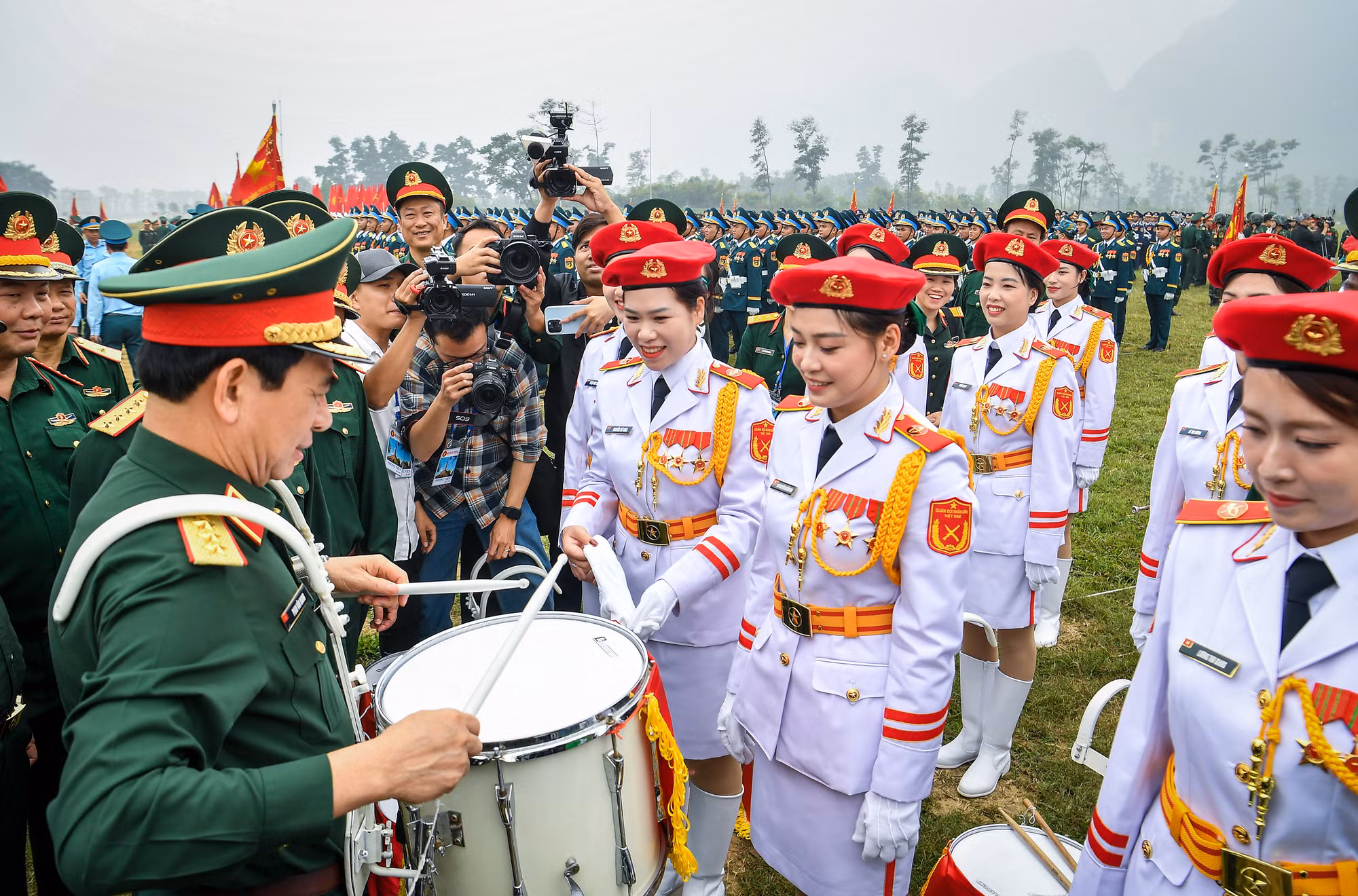 [Ảnh] Bộ trưởng Quốc phòng chủ trì kiểm tra hợp luyện diễu binh, diễu hành ảnh 15