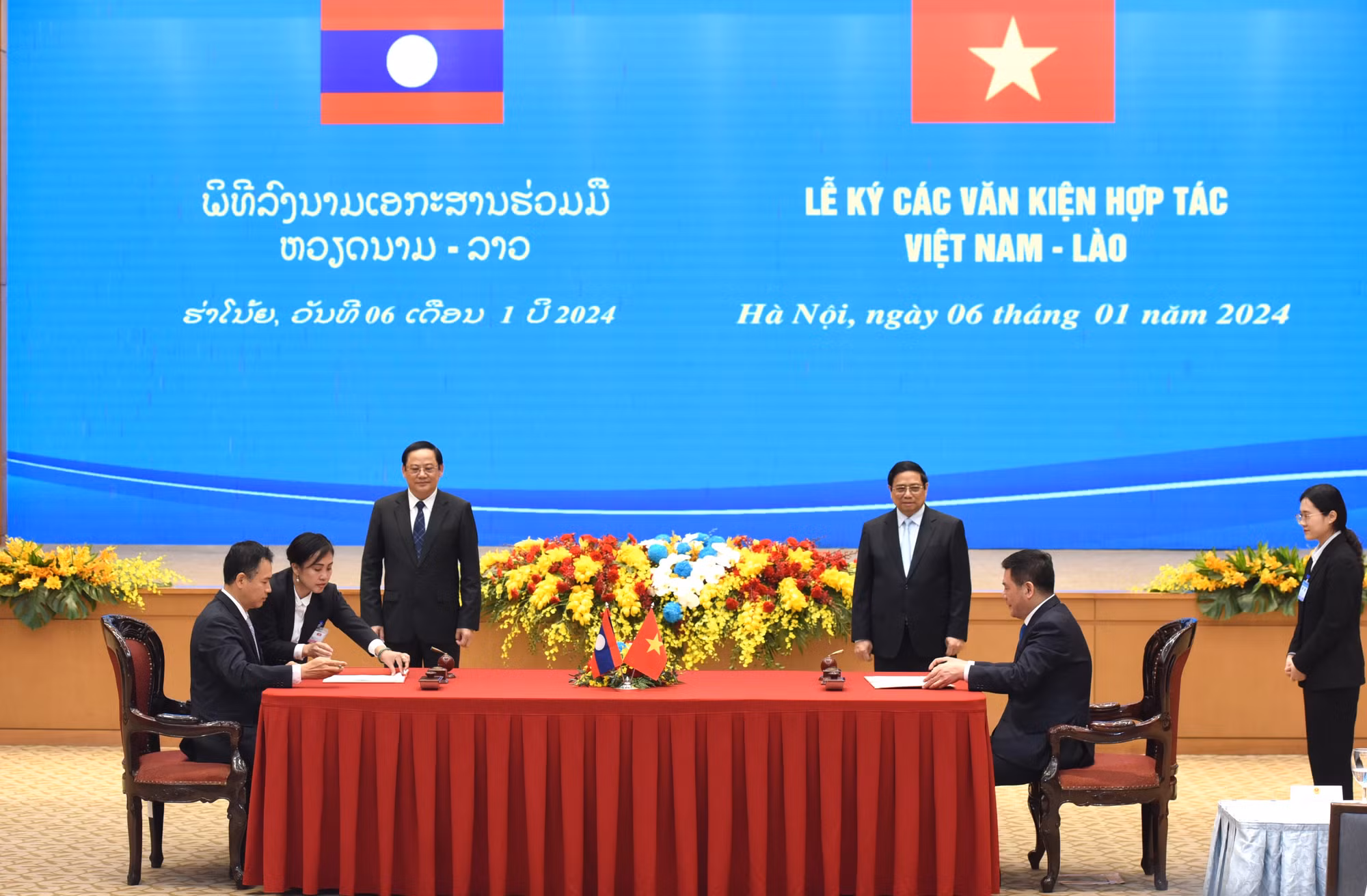 Hai bên ký Bản ghi nhớ về phát triển và kết nối hạ tầng thương mại biên giới giữa Chính phủ nước Cộng hòa xã hội chủ nghĩa Việt Nam và Chính phủ nước Cộng hòa Dân chủ Nhân dân Lào.