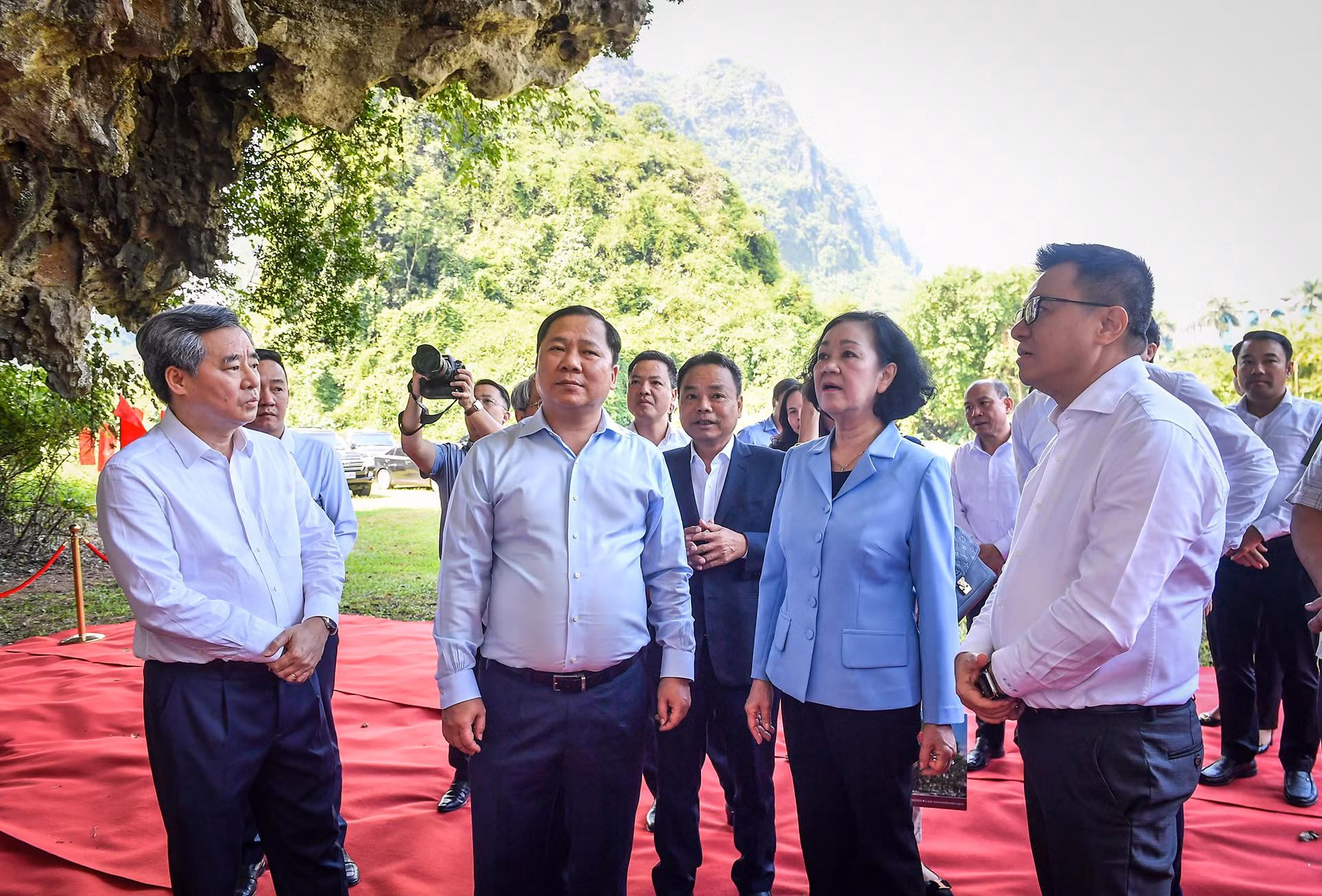 Đồng chí Lê Quốc Minh giới thiệu về hang Nhà báo-Cơ sở A2, Báo Nhân Dân.