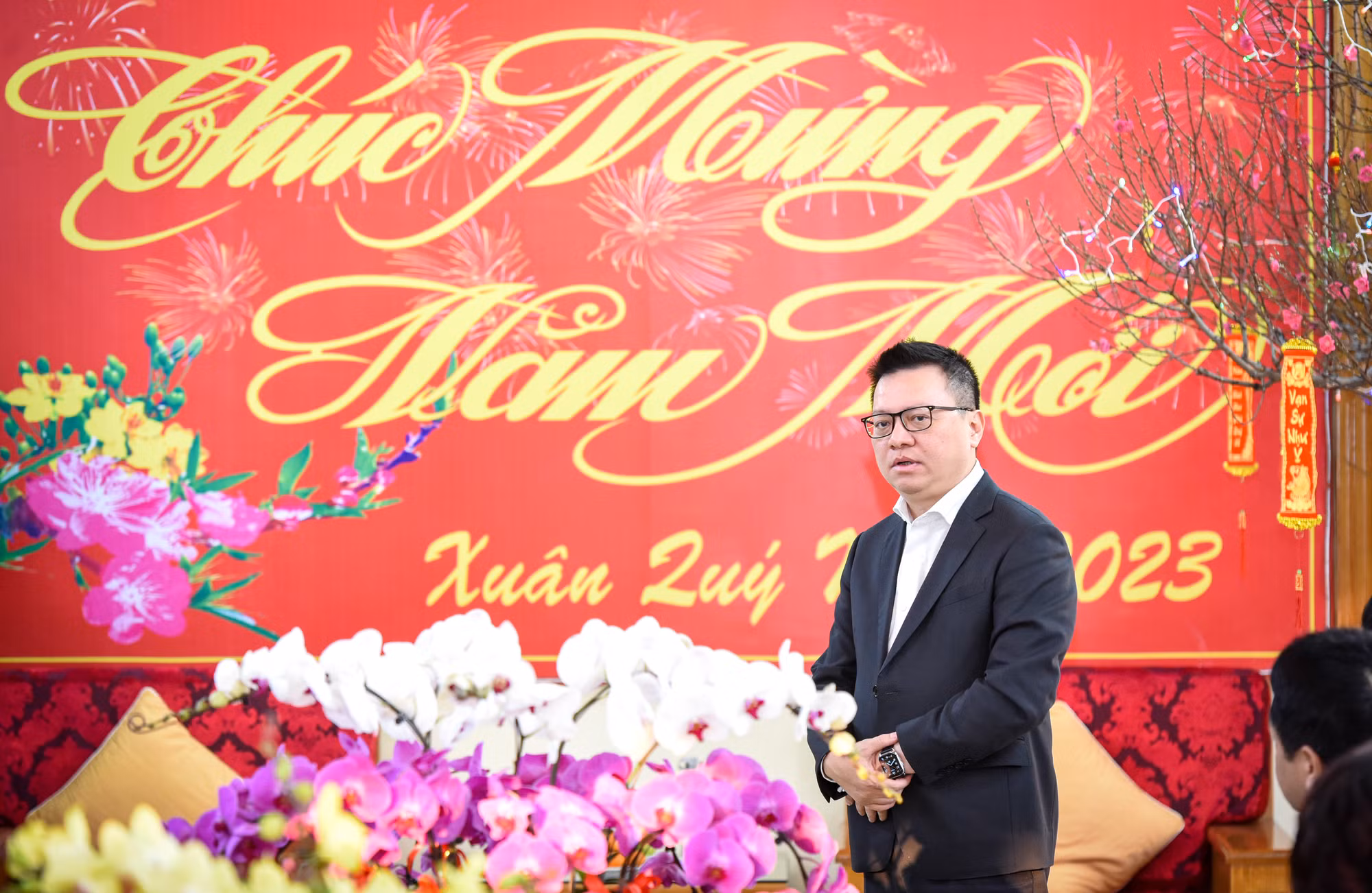 Đồng chí Lê Quốc Minh, Ủy viên Trung ương Đảng, Tổng Biên tập Báo Nhân Dân, Phó Trưởng Ban Tuyên giáo Trung ương, Chủ tịch Hội Nhà báo Việt Nam phát biểu và chúc Tết cán bộ, chiến sĩ Sư đoàn 325. Đồng chí Lê Quốc Minh, Ủy viên Trung ương Đảng, Tổng Biên tập Báo Nhân Dân, Phó Trưởng Ban Tuyên giáo Trung ương, Chủ tịch Hội Nhà báo Việt Nam phát biểu và chúc Tết cán bộ, chiến sĩ Sư đoàn 325.