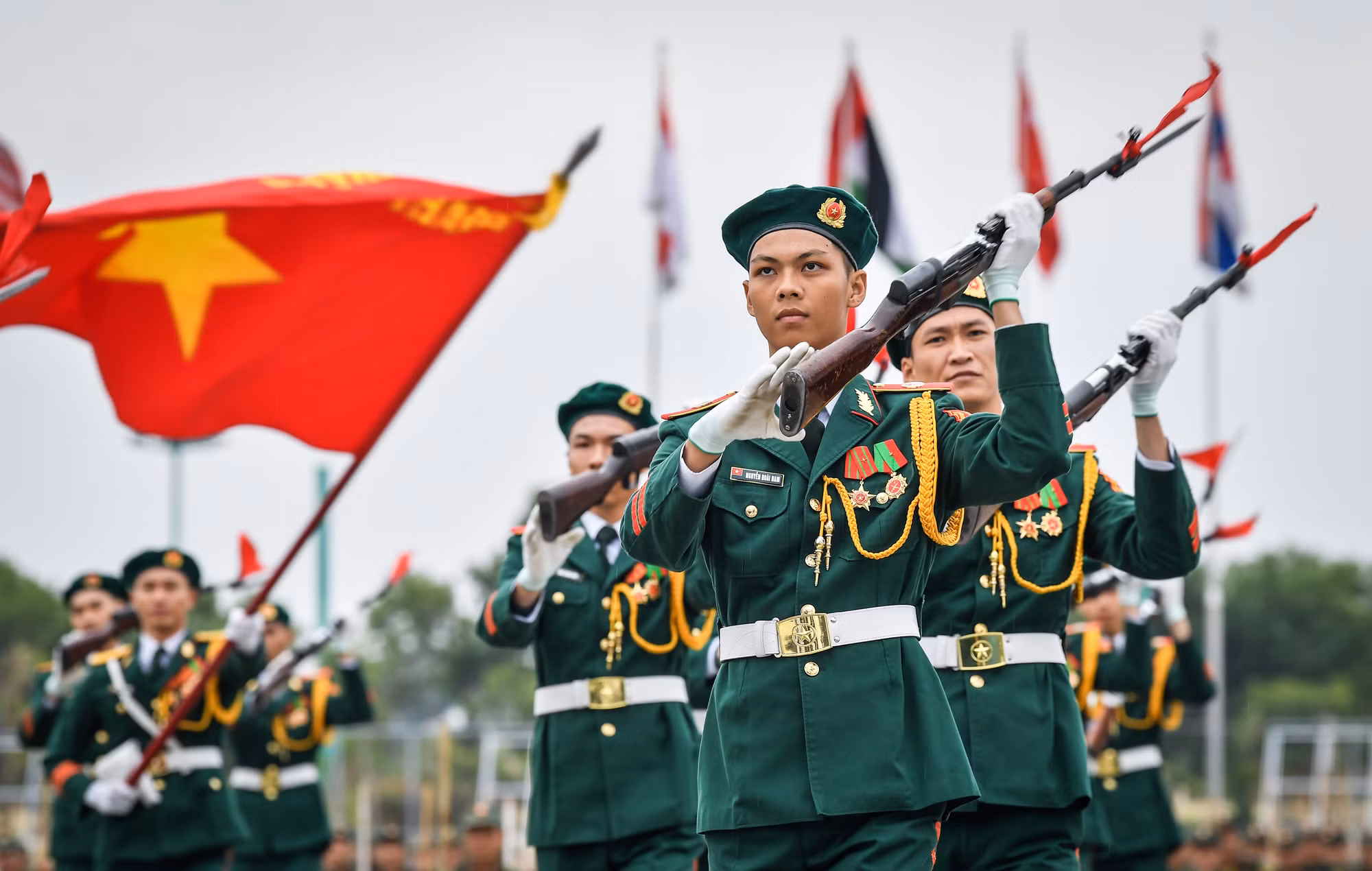 [Ảnh] Đặc công, máy bay, quân khuyển luyện tập cho sự kiện Triển lãm Quốc phòng quốc tế 2024 ảnh 6