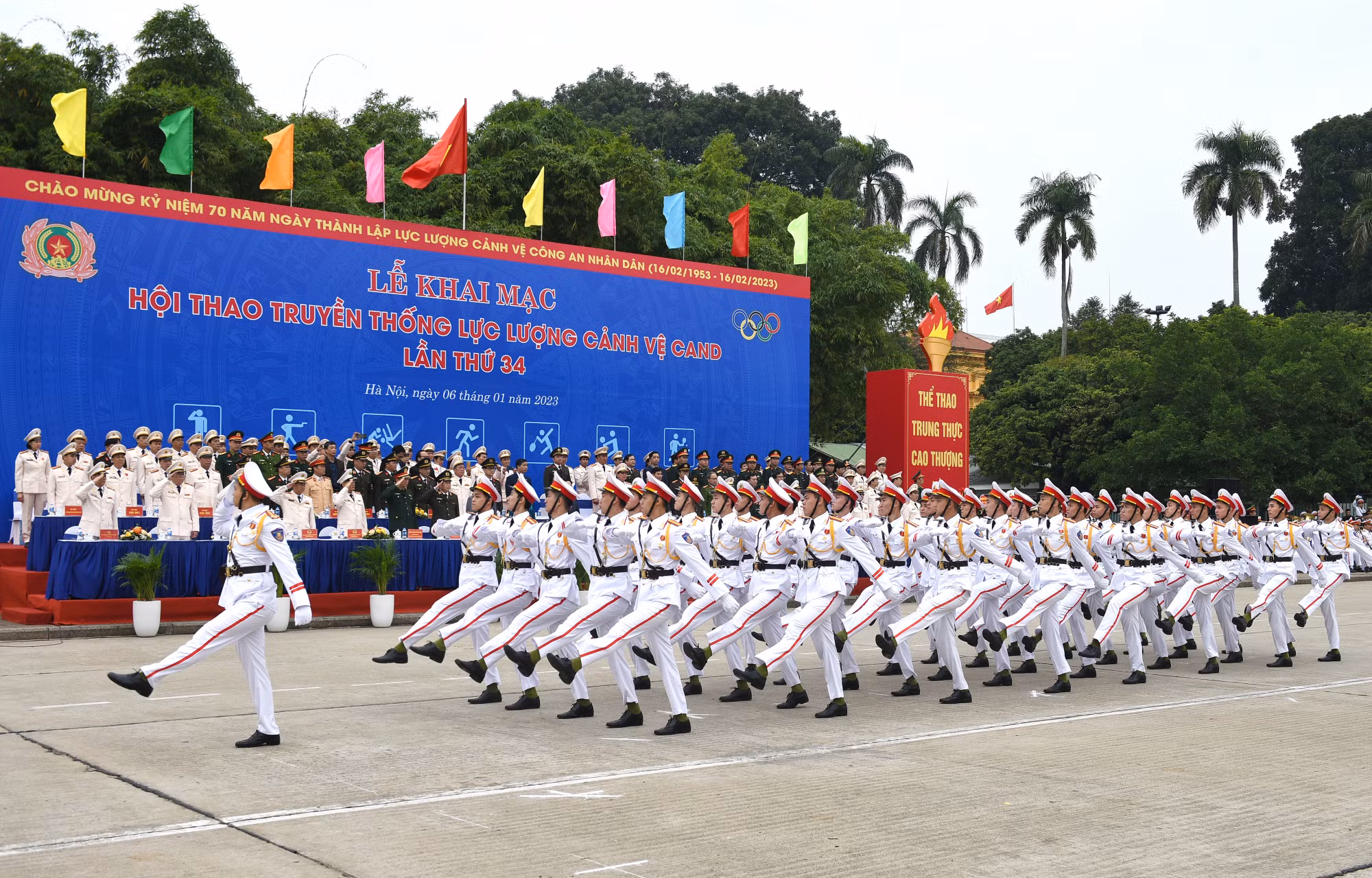 Chương trình duyệt đội ngũ diễu hành tại lễ khai mạc hội thao được diễn ra trong không khí trang nghiêm. Chương trình duyệt đội ngũ diễu hành tại lễ khai mạc hội thao được diễn ra trong không khí trang nghiêm.