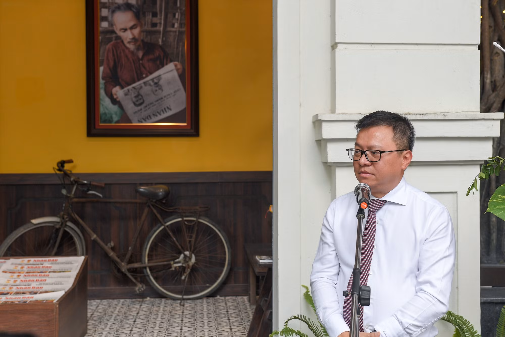 Đồng chí Lê Quốc Minh, Ủy viên Trung ương Đảng, Tổng Biên tập Báo Nhân Dân, Phó Trưởng Ban Tuyên giáo Trung ương, Chủ tịch Hội Nhà báo Việt Nam phát biểu khai mạc.