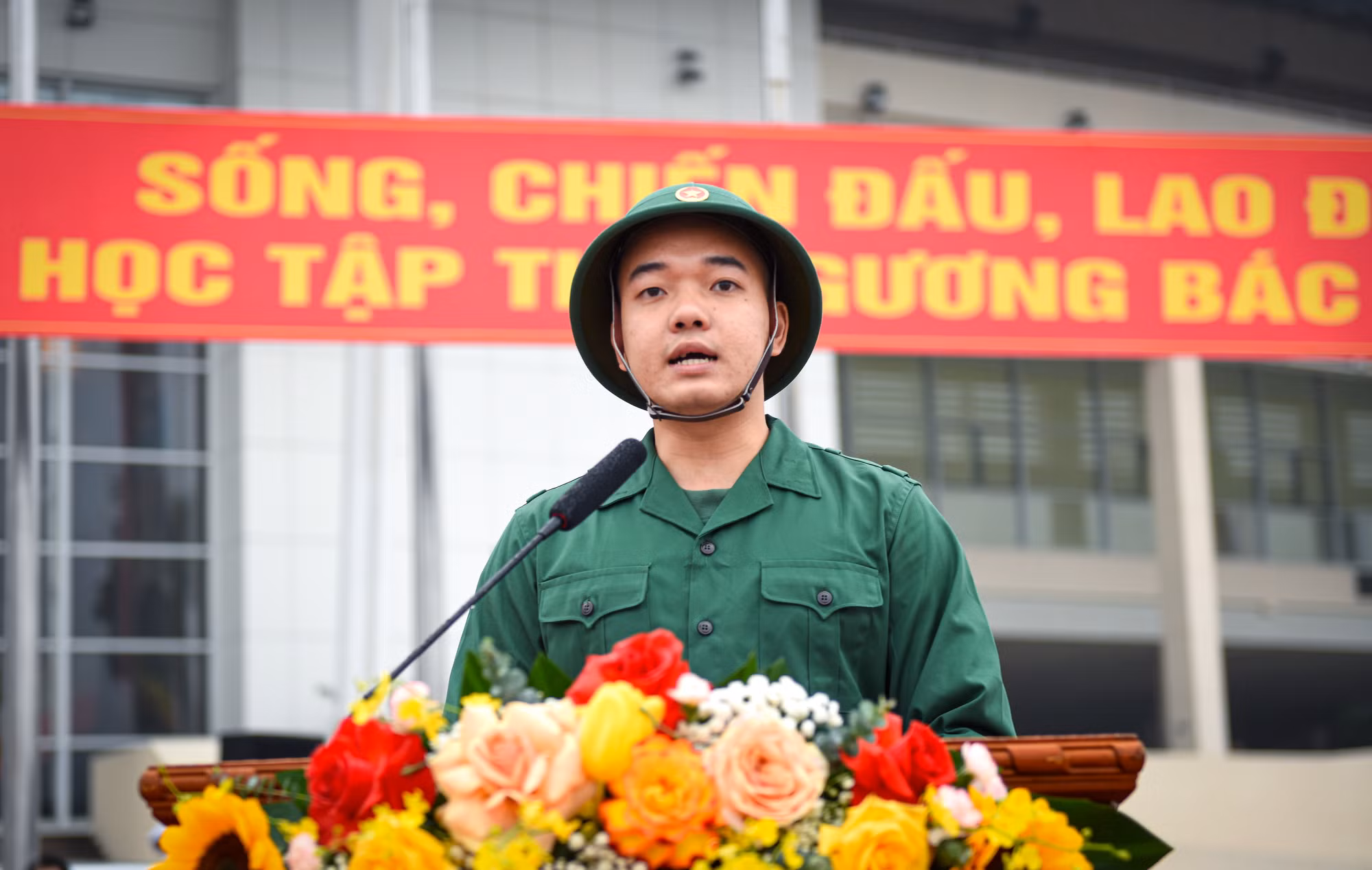Tân binh Ngô Công Đức (Trung đoàn 102, Sư đoàn Bộ binh 308) thay mặt 66 tân binh của quận Nam Từ Liêm bày tỏ niềm tự hào khi được tiếp bước cha anh để đứng trong hàng ngũ của Quân đội nhân dân, Công an nhân dân. Tân binh bày tỏ quyết tâm sẽ vượt qua mọi khó khăn, thử thách để hoàn thành tốt nhiệm vụ được giao phó.