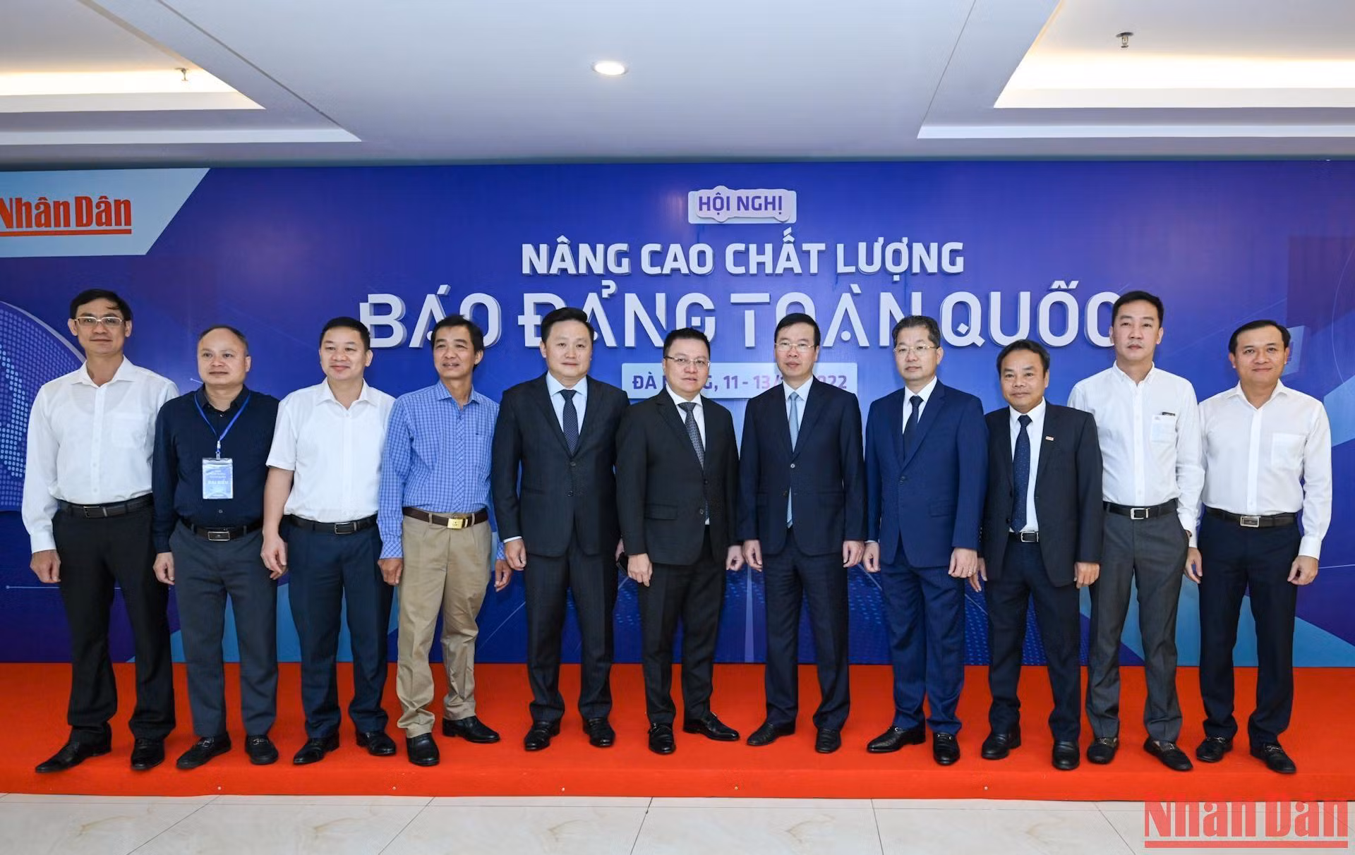Đồng chí Võ Văn Thưởng, Ủy viên Bộ Chính trị, Thường trực Ban Bí thư cùng các đại biểu tham gia Hội nghị "Nâng cao chất lượng báo Đảng toàn quốc".