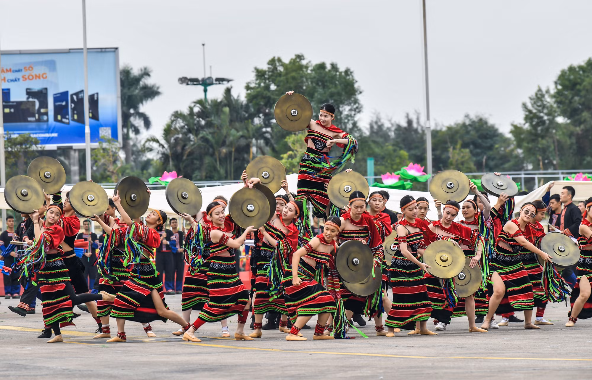 [Ảnh] Đặc công, máy bay, quân khuyển luyện tập cho sự kiện Triển lãm Quốc phòng quốc tế 2024 ảnh 4