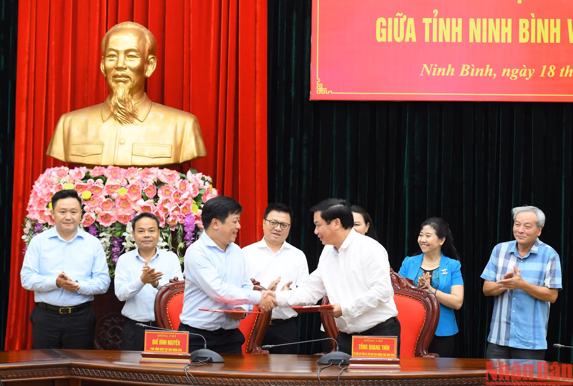 Lễ ký kết chương trình phối hợp công tác tuyên truyền giữa tỉnh Ninh Bình và Báo Nhân dân giai đoạn 2022-2025.