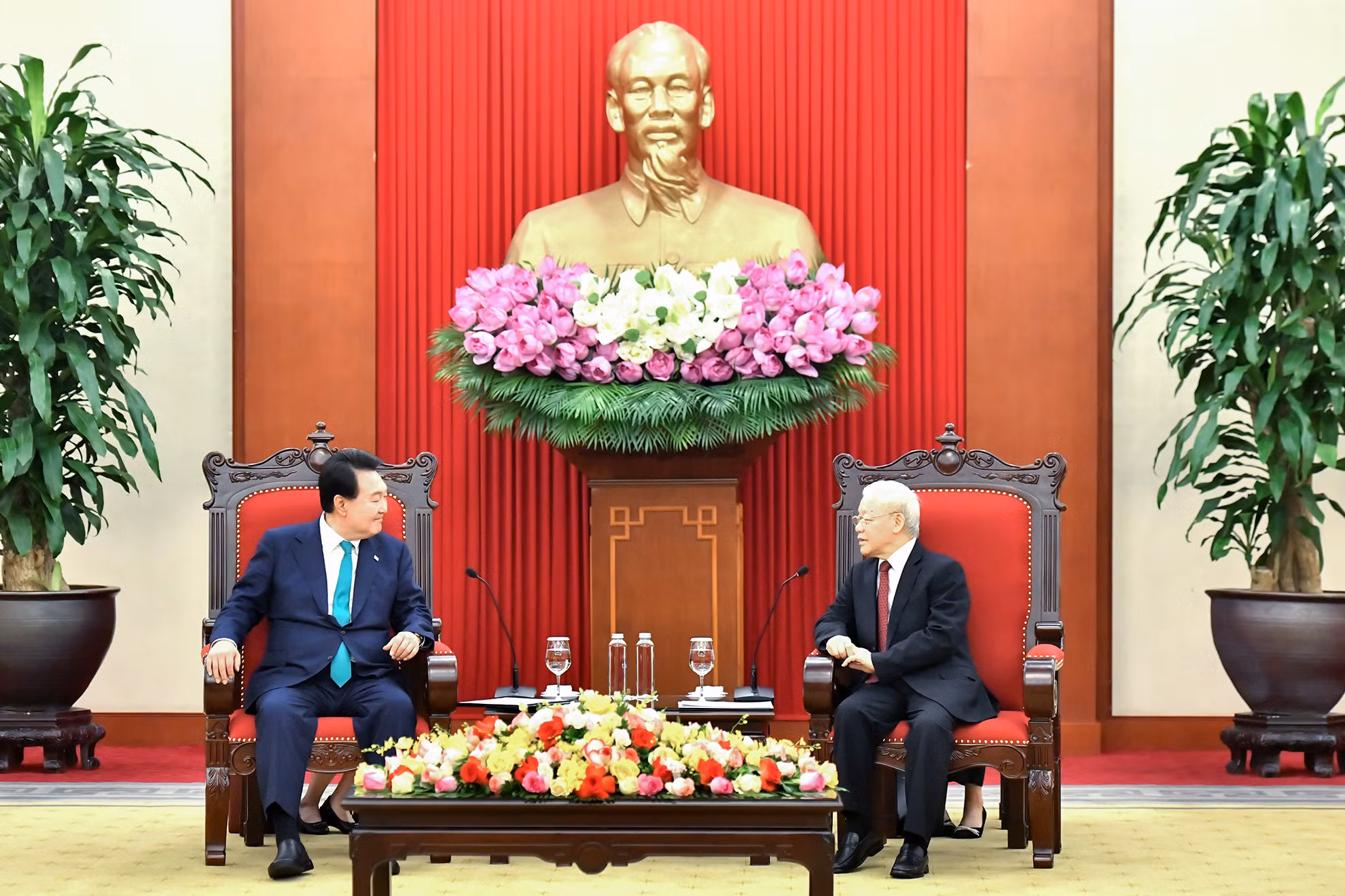 Đây là chuyến thăm cấp Nhà nước đầu tiên của Tổng thống Yoon Suk Yeol tới Việt Nam, cũng như khu vực Đông Nam Á. Đây là chuyến thăm cấp Nhà nước đầu tiên của Tổng thống Yoon Suk Yeol tới Việt Nam, cũng như khu vực Đông Nam Á.