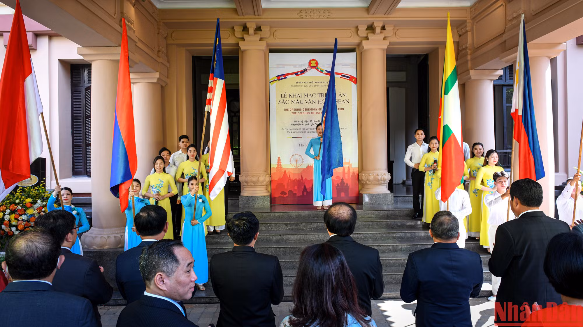 Triển lãm “Sắc màu Văn hóa ASEAN” diễn ra từ ngày 8-12/8/2022 tại Bảo tàng Mỹ thuật Việt Nam, Hà Nội.