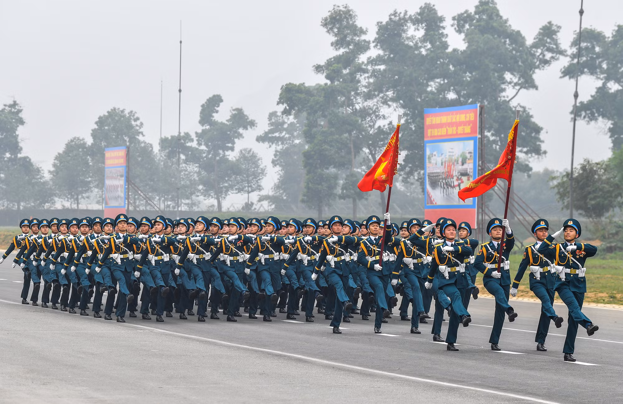 [Ảnh] Bộ trưởng Quốc phòng chủ trì kiểm tra hợp luyện diễu binh, diễu hành ảnh 4
