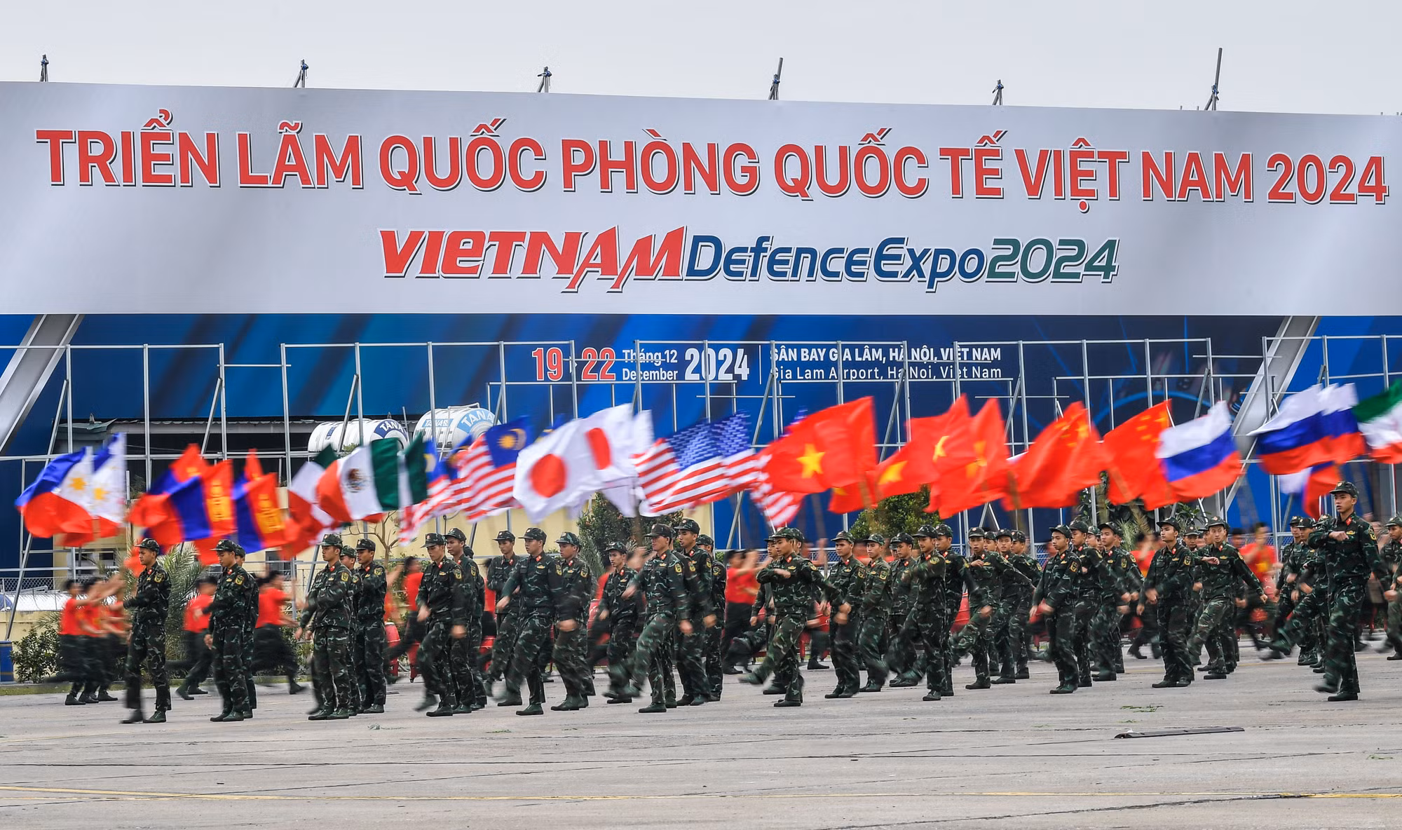 [Ảnh] Đặc công, máy bay, quân khuyển luyện tập cho sự kiện Triển lãm Quốc phòng quốc tế 2024 ảnh 8