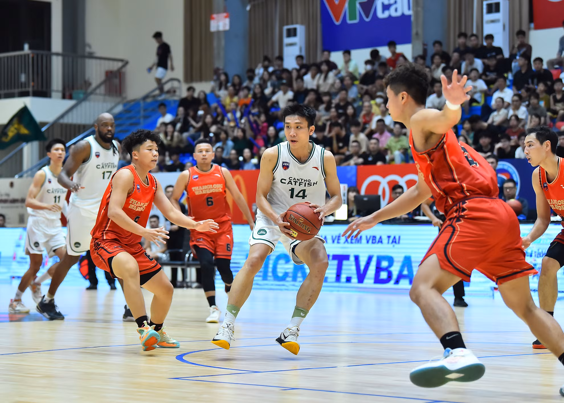 [Ảnh] VBA 2023: Thang Long Warriors thắng nhọc Cantho Catfish ảnh 7