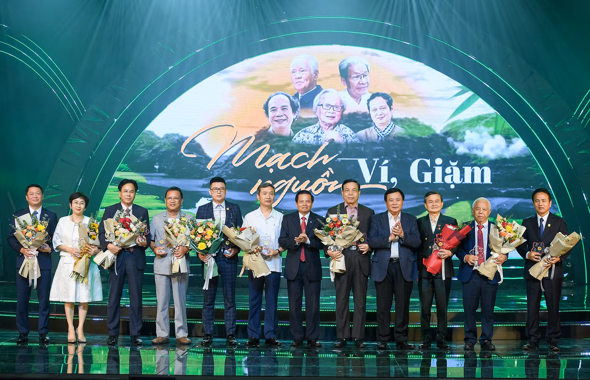[Ảnh] Đêm nhạc "Mạch nguồn ví, giặm" ảnh 2