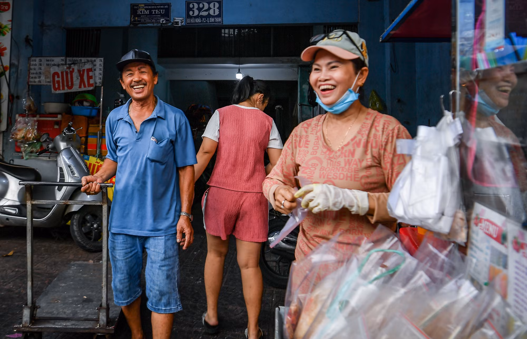 Những nụ cười thân ái và mến khách của người dân Thành phố Hồ Chí Minh Những nụ cười thân ái và mến khách của người dân Thành phố Hồ Chí Minh