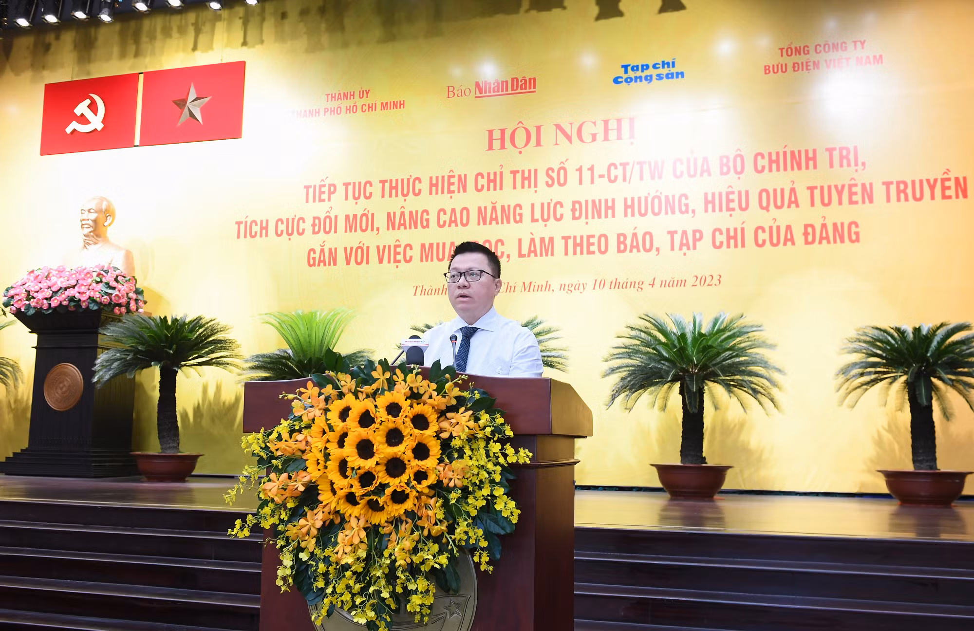 [Ảnh] Đổi mới nâng cao năng lực định hướng, hiệu quả tuyên truyền gắn với việc mua, đọc, làm theo báo, tạp chí Đảng ảnh 5