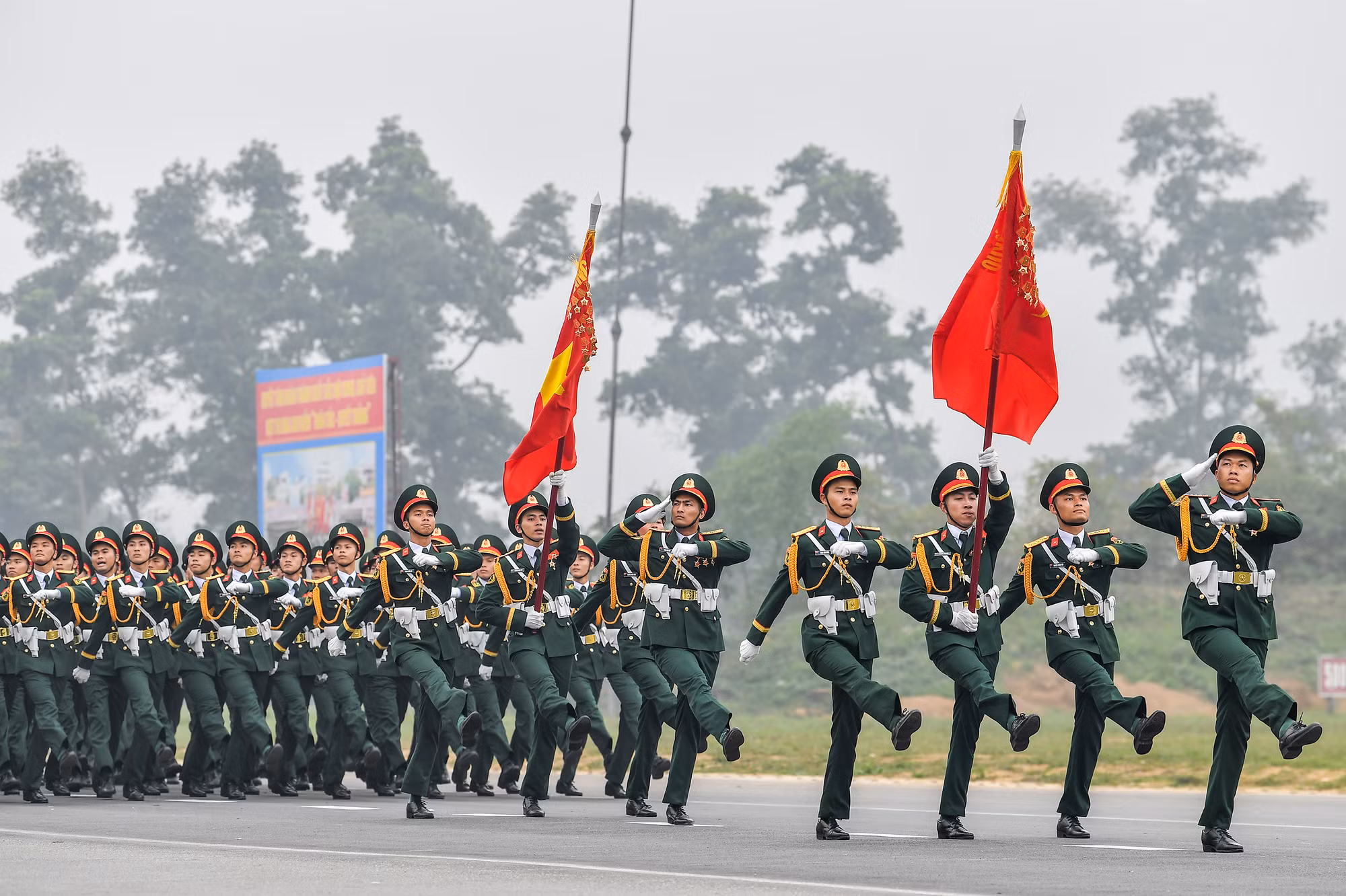 [Ảnh] Bộ trưởng Quốc phòng chủ trì kiểm tra hợp luyện diễu binh, diễu hành ảnh 2
