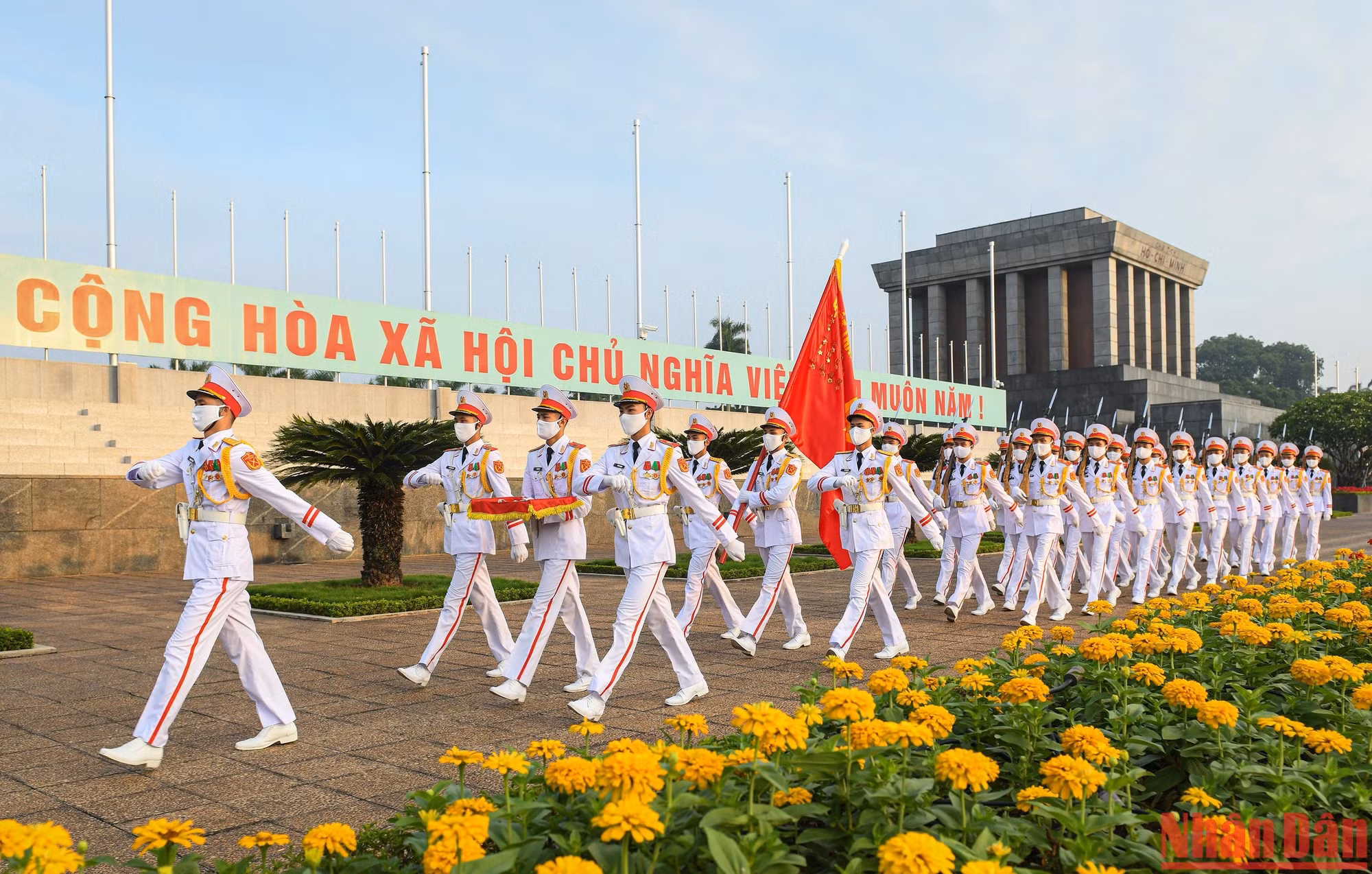 Vẻ trang nghiêm, khí phách hiện hữu trên khuôn mặt của mỗi chiến sĩ. Với cán bộ, chiến sĩ Đoàn 275 đây không chỉ là vinh dự đặc biệt mà còn là nhiệm vụ thiêng liêng mà Đảng, Nhà nước và nhân dân giao phó. Vẻ trang nghiêm, khí phách hiện hữu trên khuôn mặt của mỗi chiến sĩ. Với cán bộ, chiến sĩ Đoàn 275 đây không chỉ là vinh dự đặc biệt mà còn là nhiệm vụ thiêng liêng mà Đảng, Nhà nước và nhân dân giao phó.