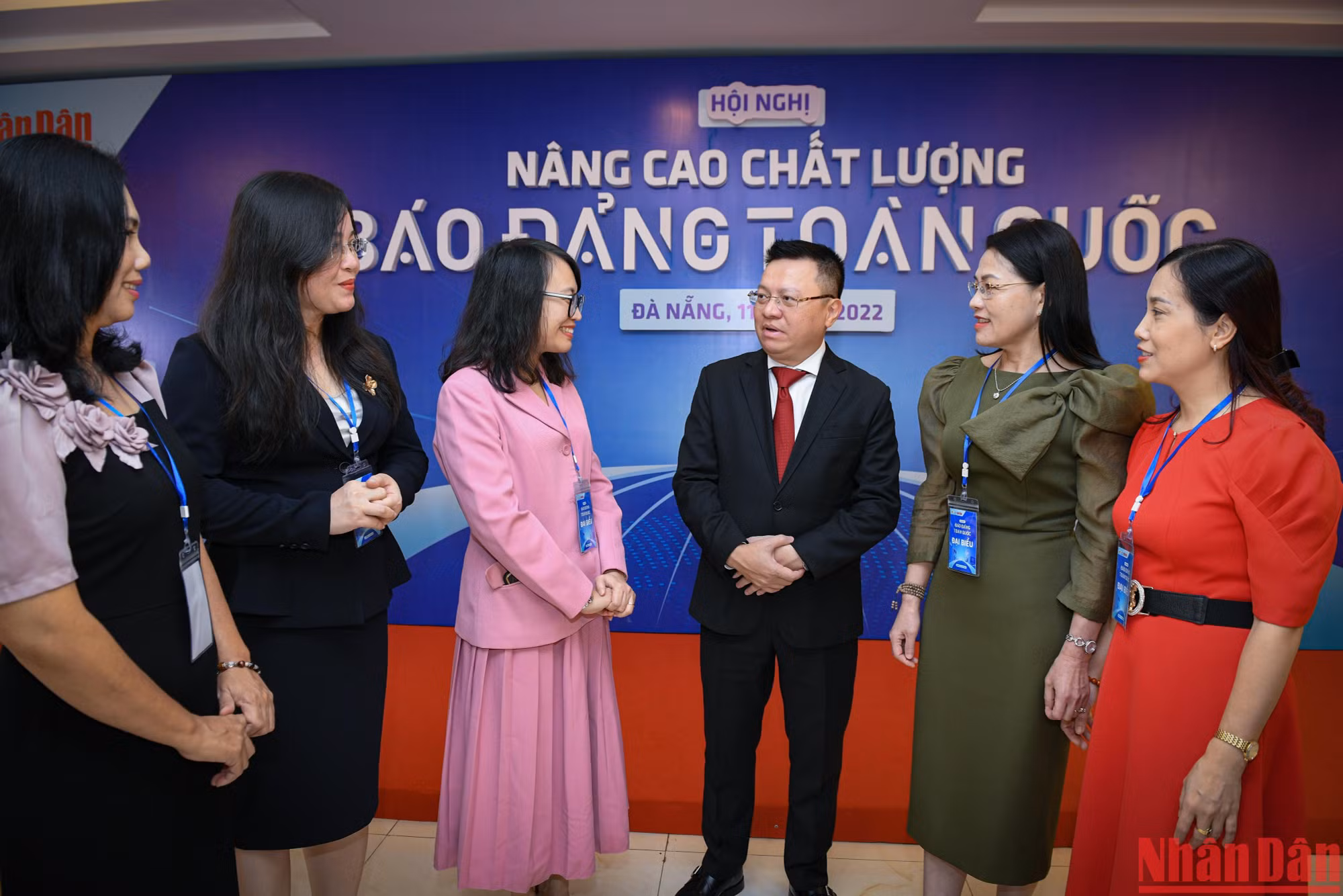 Nhận diện nhiều thách thức cần phải vượt qua của báo chí trong thời đại công nghệ 4.0, kỳ vọng vào sự đổi mới mạnh mẽ hơn nữa của hệ thống báo Đảng, nhiều đại biểu tham dự Hội nghị “Nâng cao chất lượng báo Đảng toàn quốc” đã bày tỏ tâm huyết, đề xuất những giải pháp mong muốn hệ thống báo Đảng ngày càng phát triển.