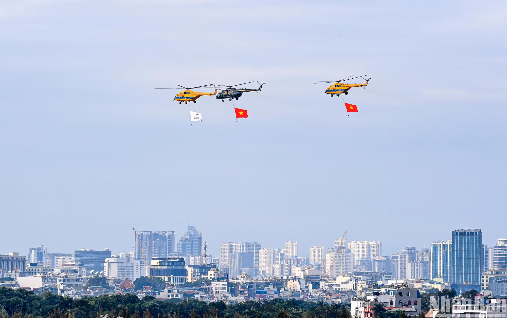 Ngày 2/12, máy bay chiến đấu Su-30MK2 đã thực hành thao diễn chuẩn bị trước giờ khai mạc triển lãm Quốc phòng quốc tế Việt Nam 2022. Ngày 2/12, máy bay chiến đấu Su-30MK2 đã thực hành thao diễn chuẩn bị trước giờ khai mạc triển lãm Quốc phòng quốc tế Việt Nam 2022.