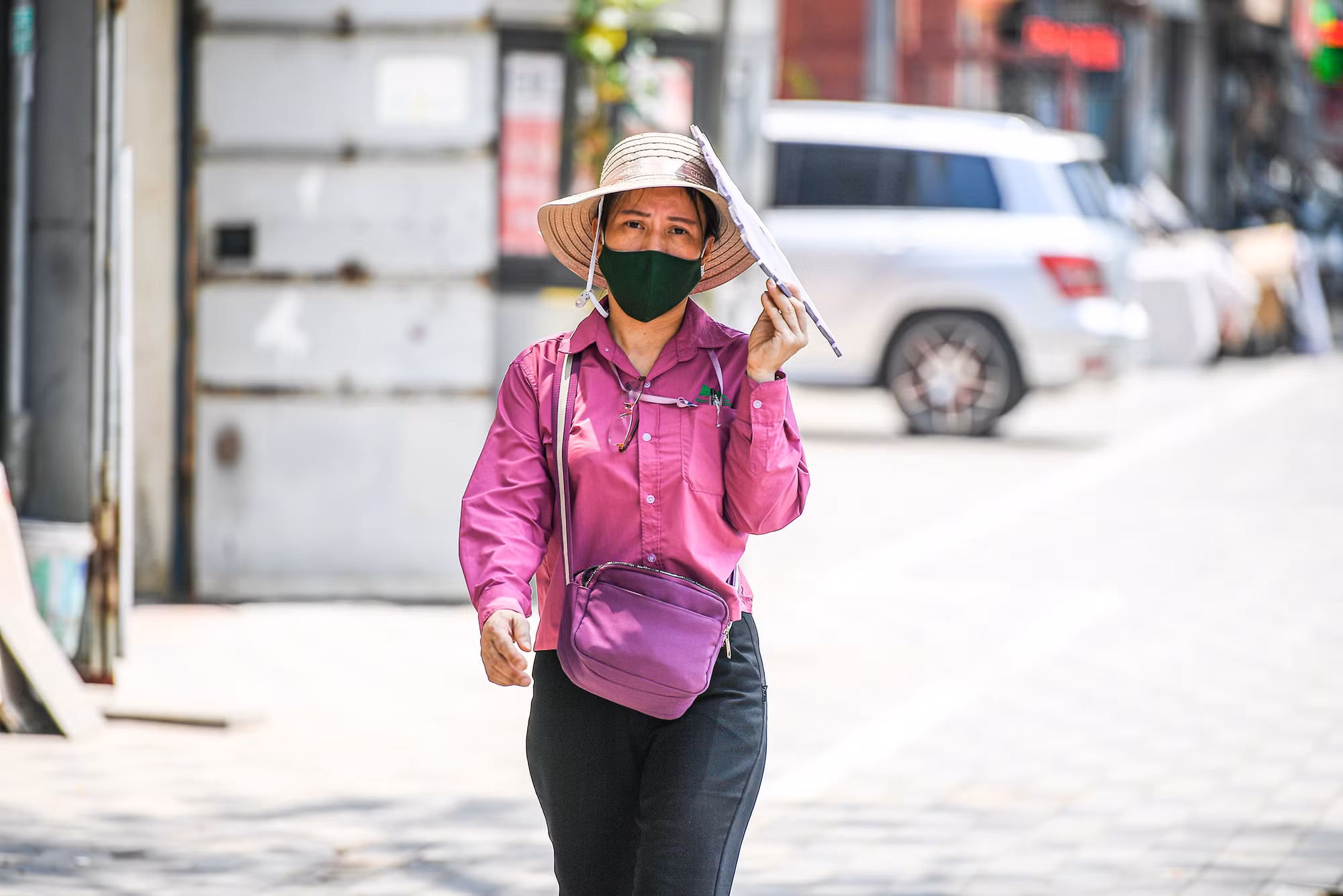 [Ảnh] Hà Nội 40 độ C, nắng nóng nhất từ đầu năm ảnh 6