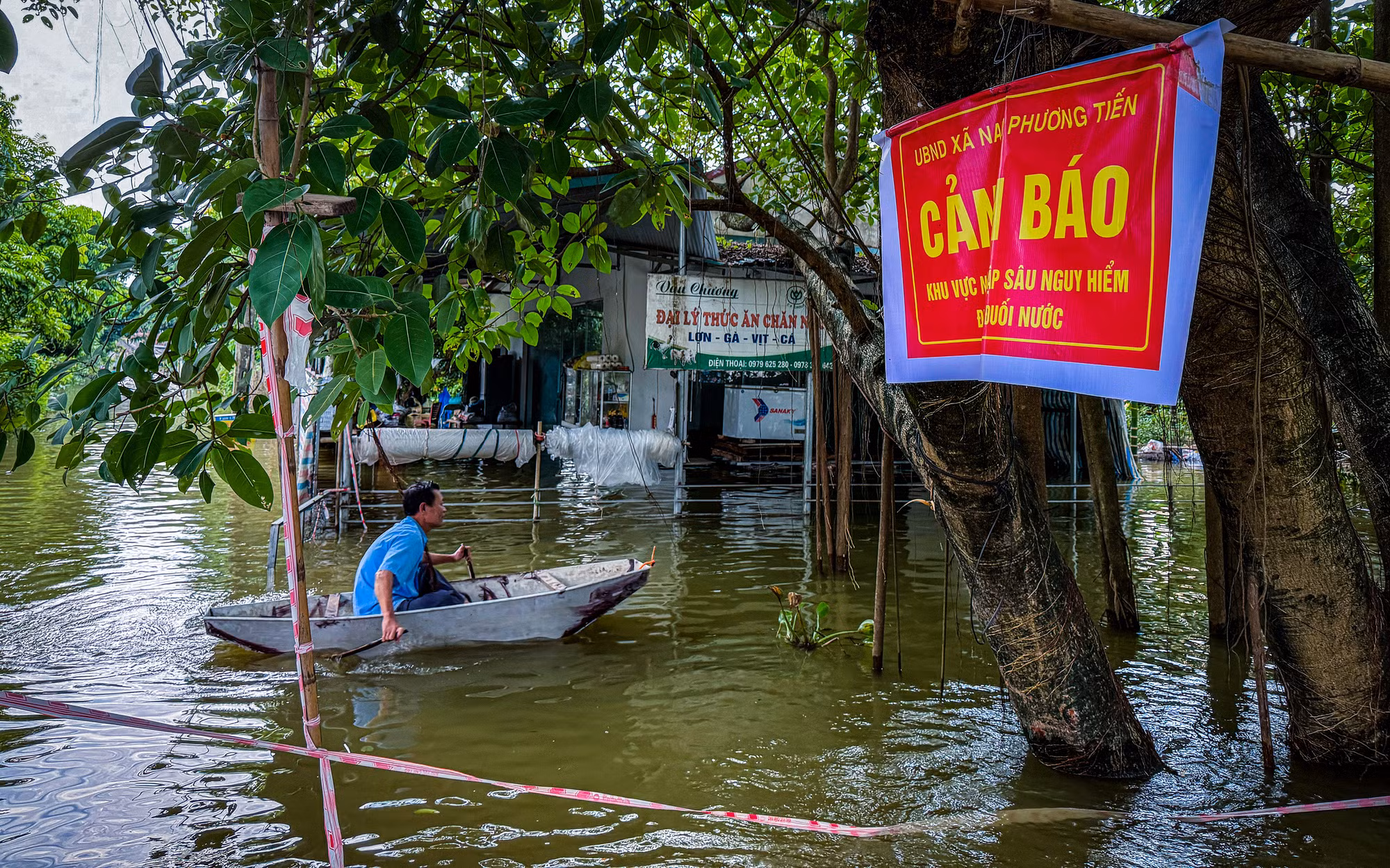 Thuyền trở thành phương tiện di chuyển chính của người dân Nam Phương Tiến.