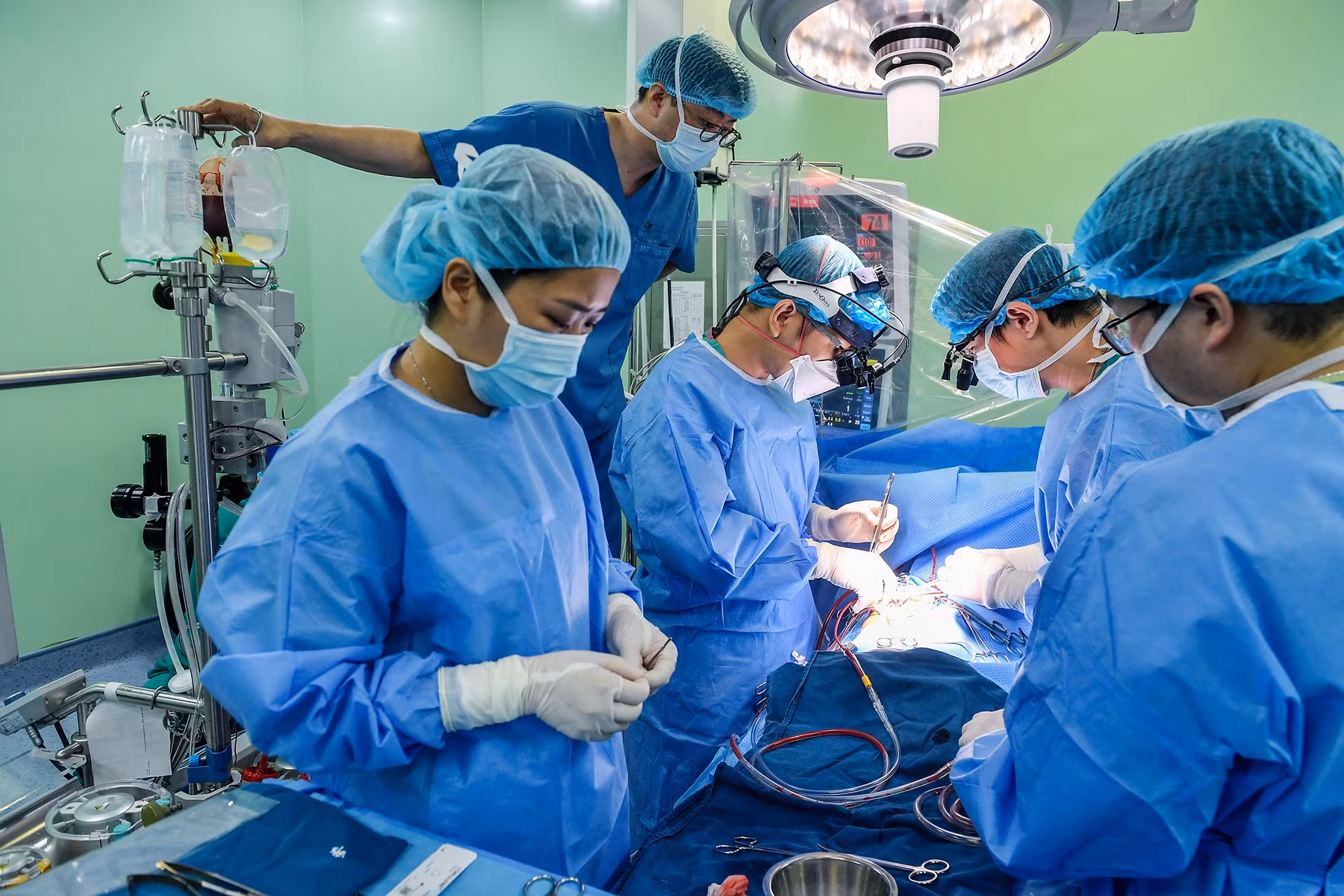 [Ảnh] Cận cảnh ca mổ thứ 700 trường hợp tim bẩm sinh với kỹ thuật ít xâm lấn ảnh 7