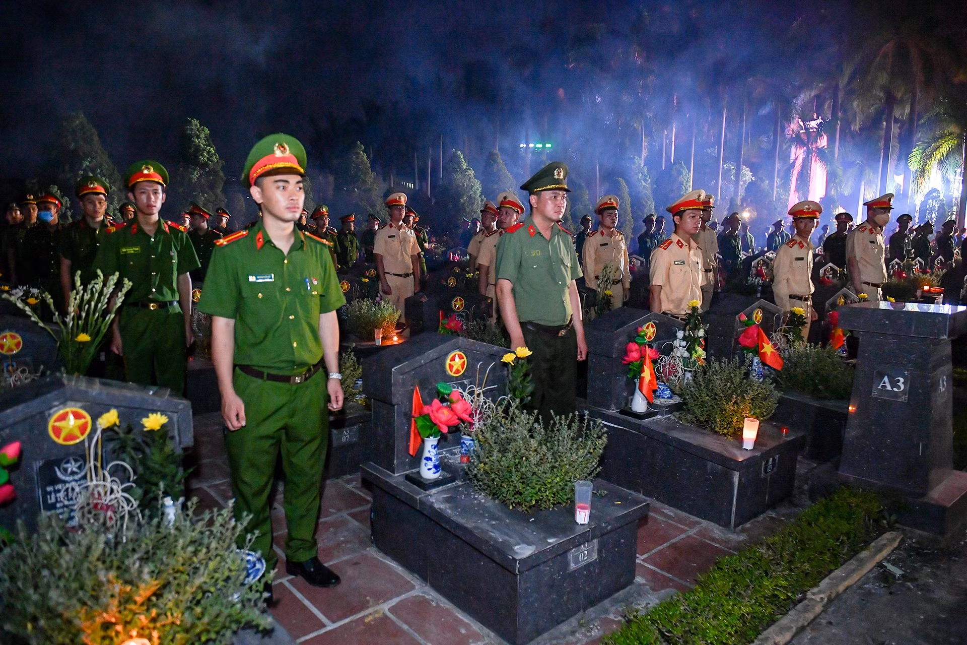Đồng thời, buổi lễ được tổ chức tại 9 điểm cầu tại các nghĩa trang liệt sĩ các tỉnh thành phố: Hòa Bình, Quảng Ngãi, Tây Ninh, Hà Giang, Quảng Ninh, Quảng Trị, Đắk Lắk, Trà Vinh, Cần Thơ; cùng hơn 3.200 nghĩa trang liệt sĩ và hơn 3.000 công trình ghi công liệt sĩ trên cả nước, đồng loạt tại 63 tỉnh, thành phố. Hàng triệu bạn trẻ trân trọng dâng những nén tâm nhang, những ngọn nến trên các phần mộ anh hùng liệt sĩ đã anh dũng ngã xuống vì độc lập, tự do của dân tộc, vì hạnh phúc của nhân dân.
