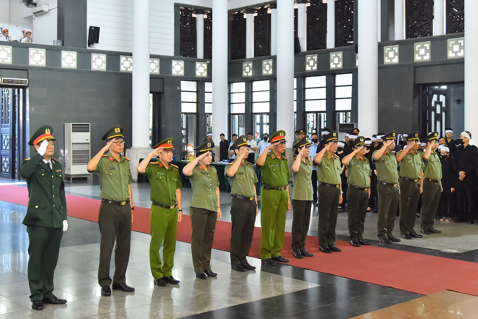 Đoàn Đảng ủy Công an Trung ương, Bộ Công an vào viếng đồng chí Nguyễn Khánh.