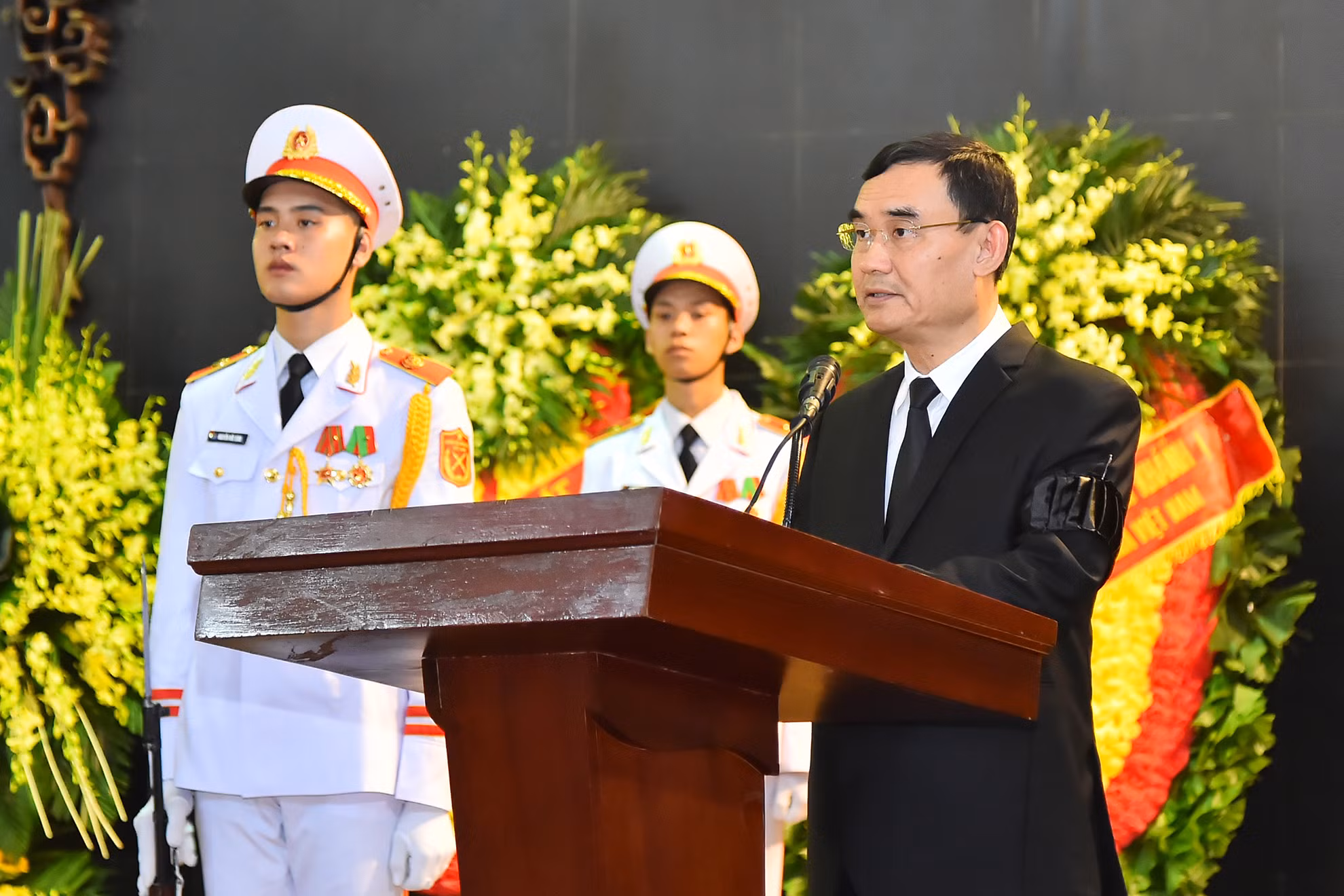 Phó Chủ nhiệm Văn phòng Chính phủ Nguyễn Xuân Thành, đại diện Ban Tổ chức lễ tang phát biểu cảm ơn tại lễ truy điệu.